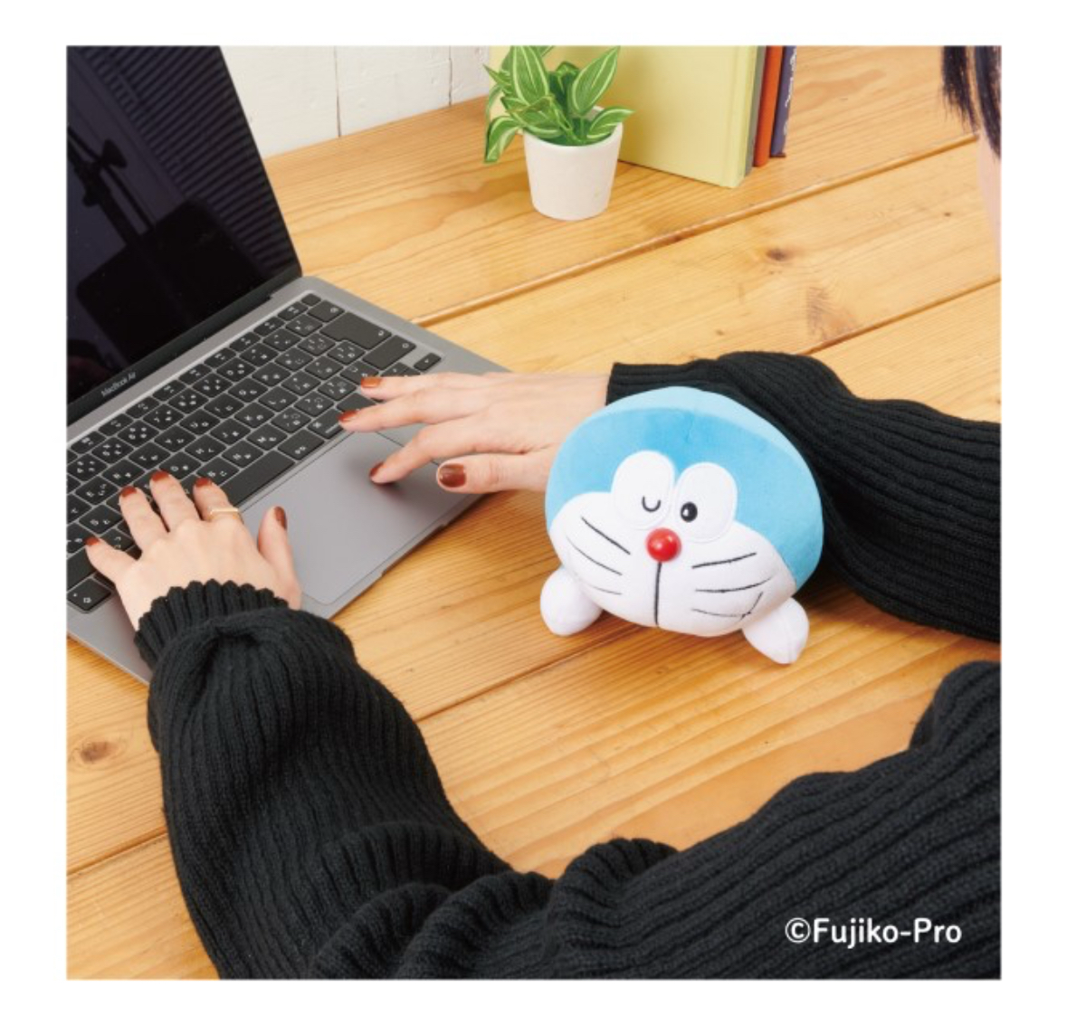 4970381719333 預訂 2026/2月DORAEMON – FUJIKO F. FUJIO CHARACTERS – MOFUMOFU ARM PILLOW