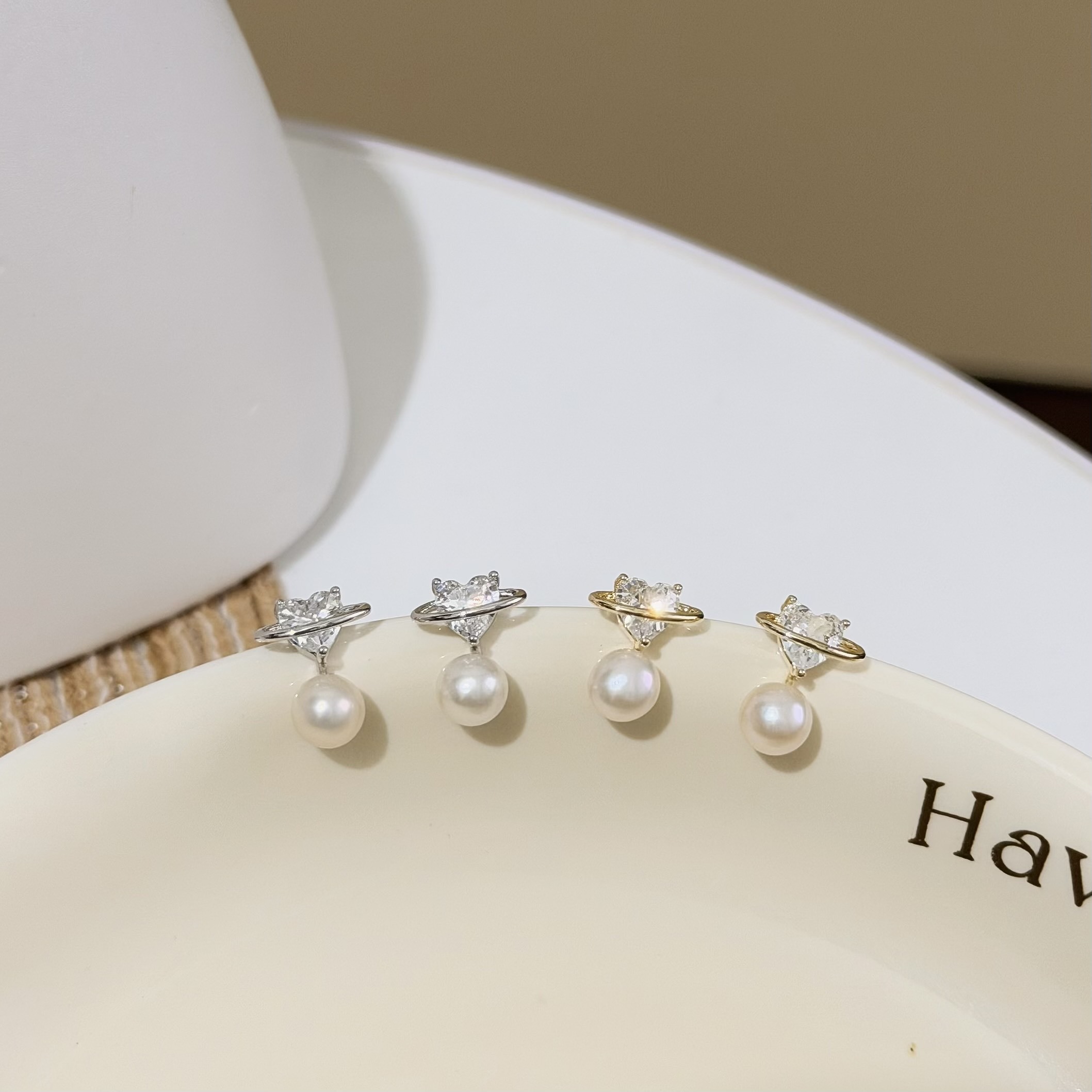 C197鋯石星球愛心淡水珍珠耳針