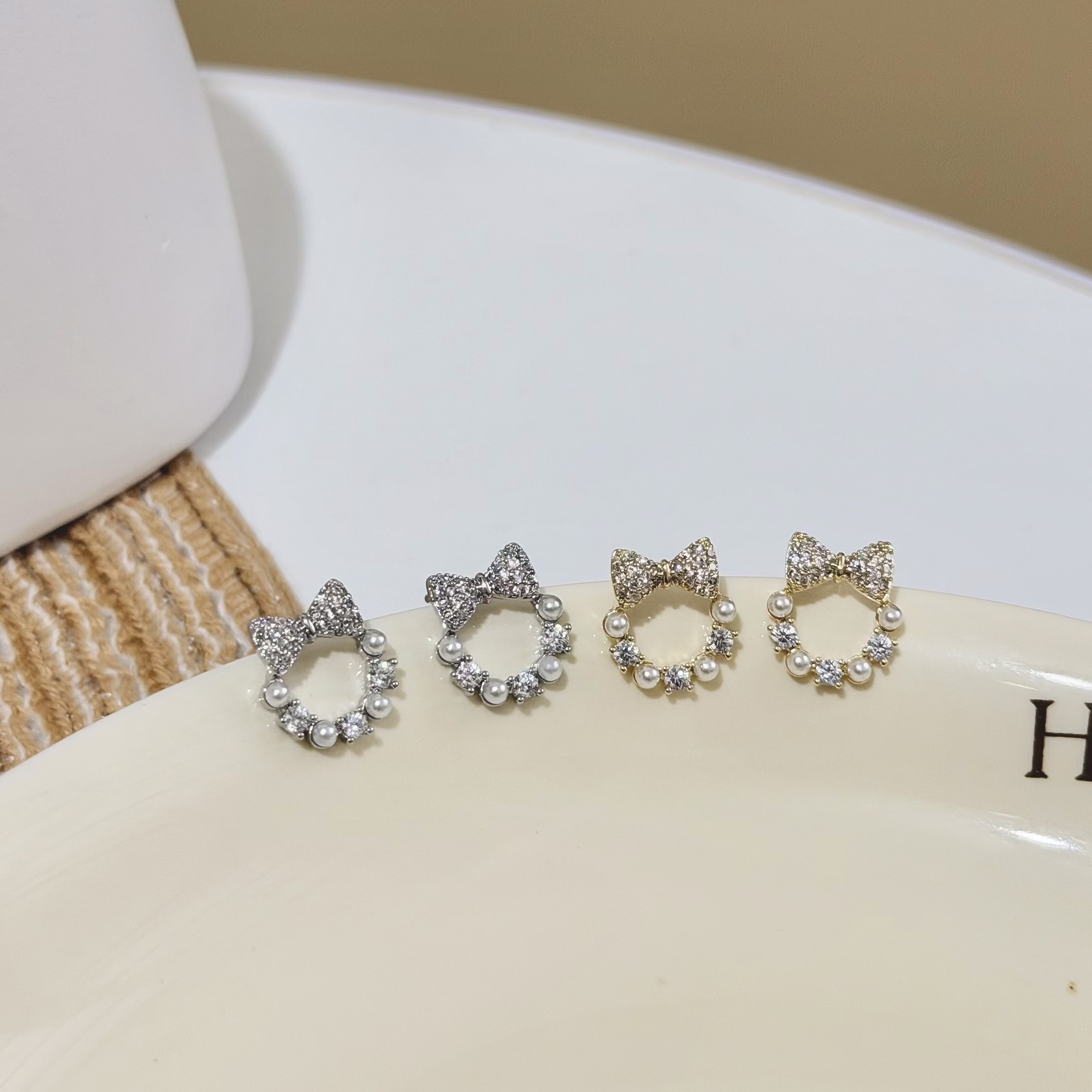 C195排鑽蝴蝶結珍珠圈耳針