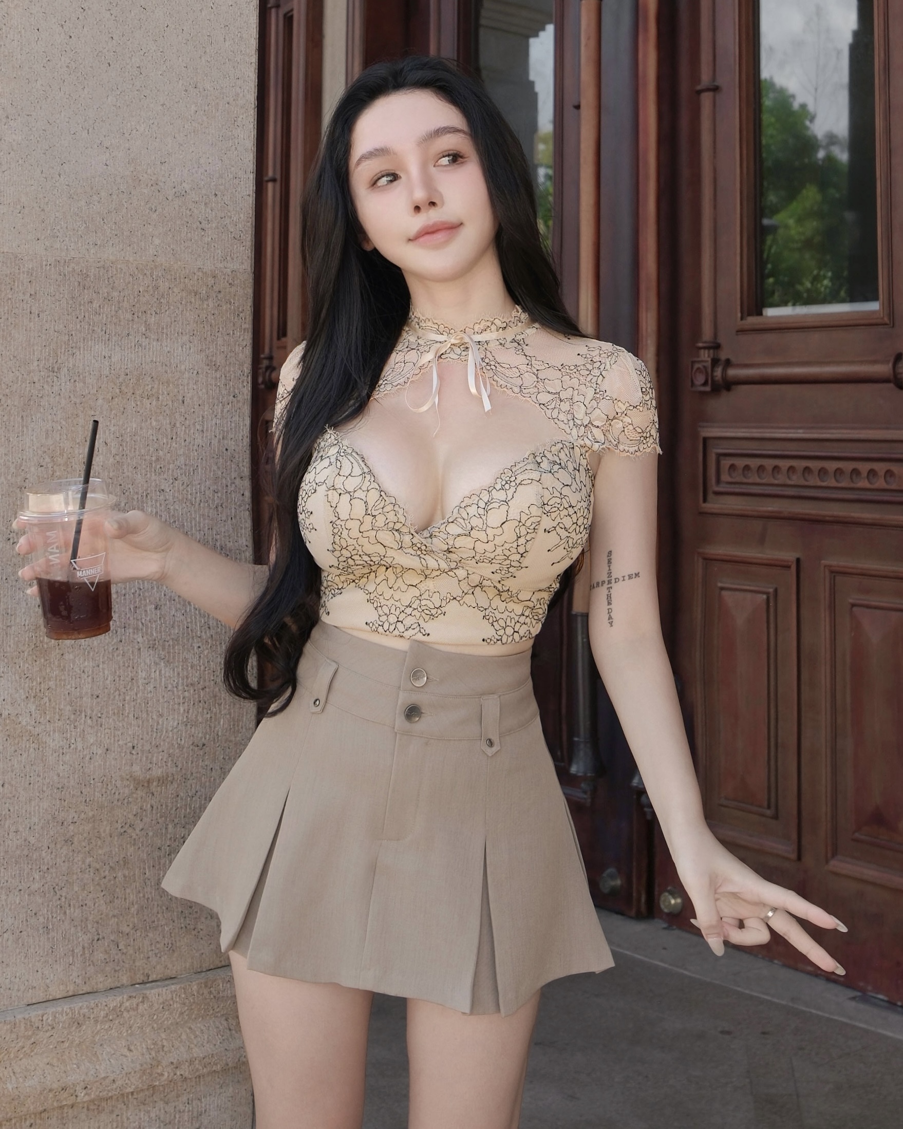 訂製-純欲雙色蕾絲低胸短袖上衣