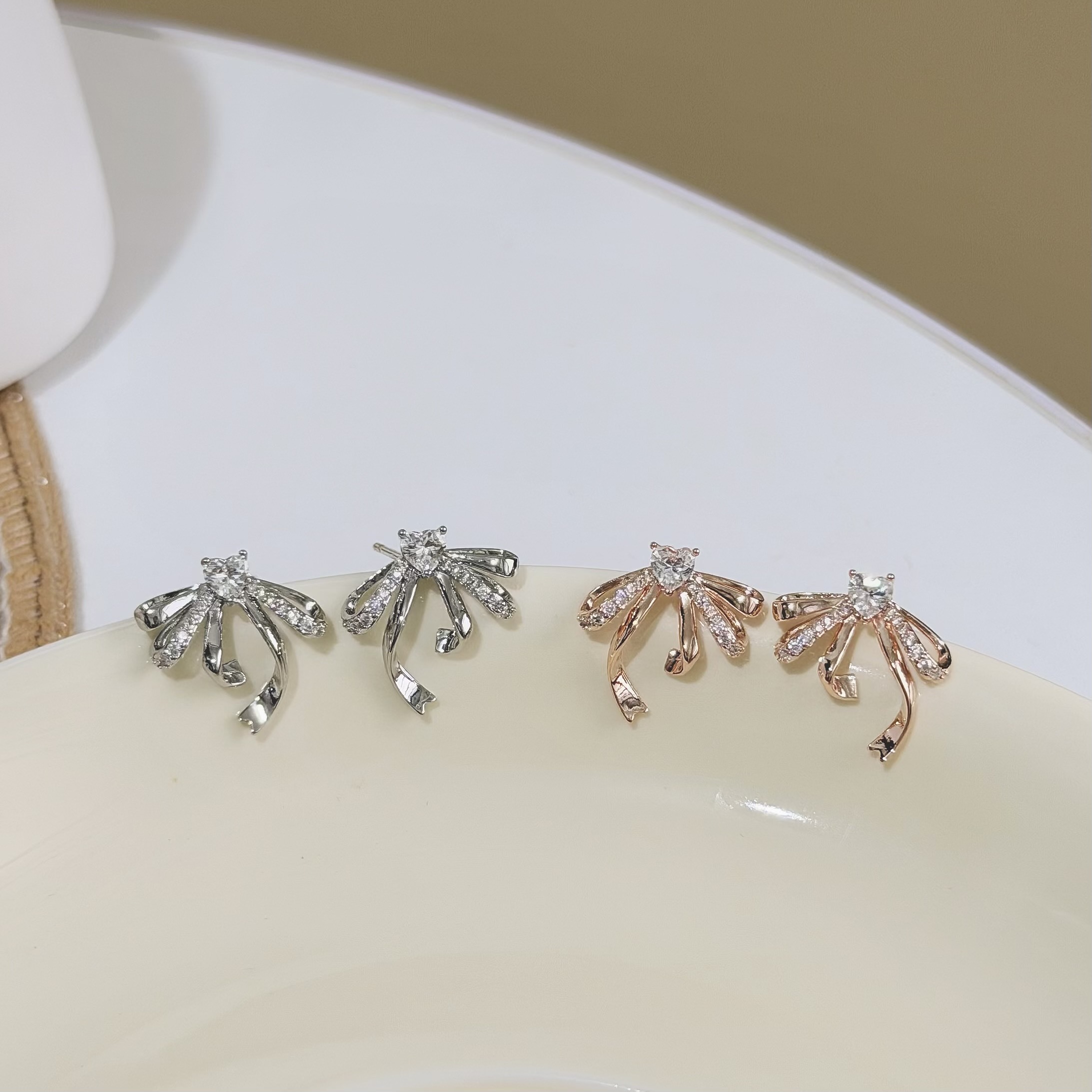 C189排鑽緞帶蝴蝶結耳針