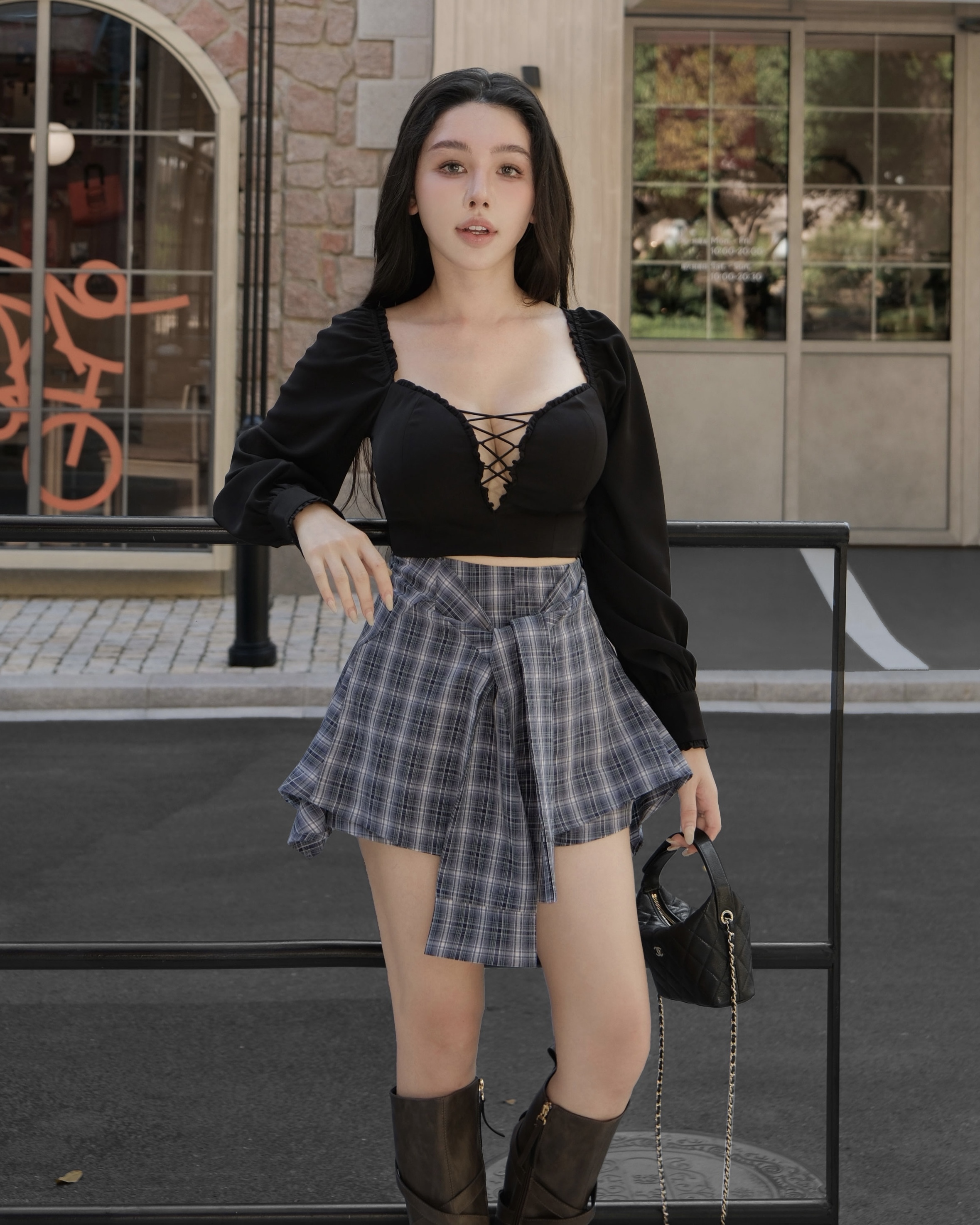 訂製-性感穿繩交叉低胸泡泡袖上衣