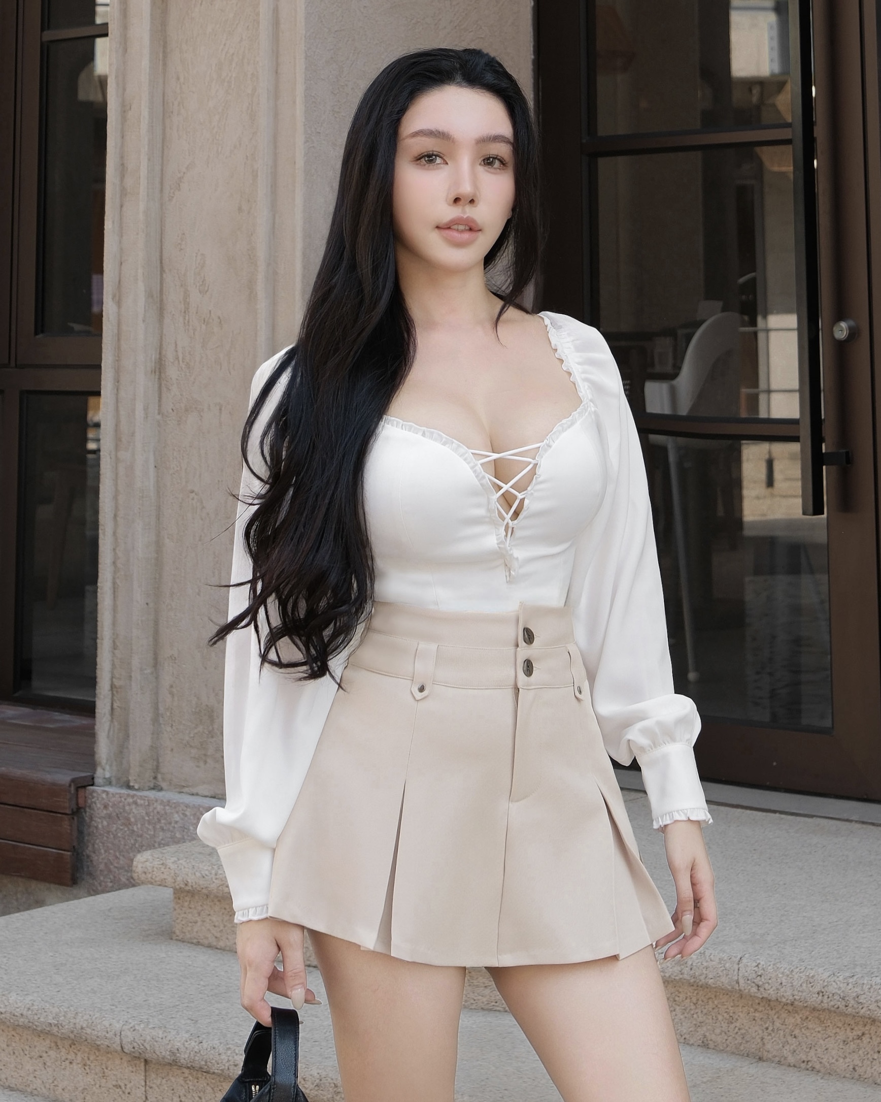 訂製-性感穿繩交叉低胸泡泡袖上衣