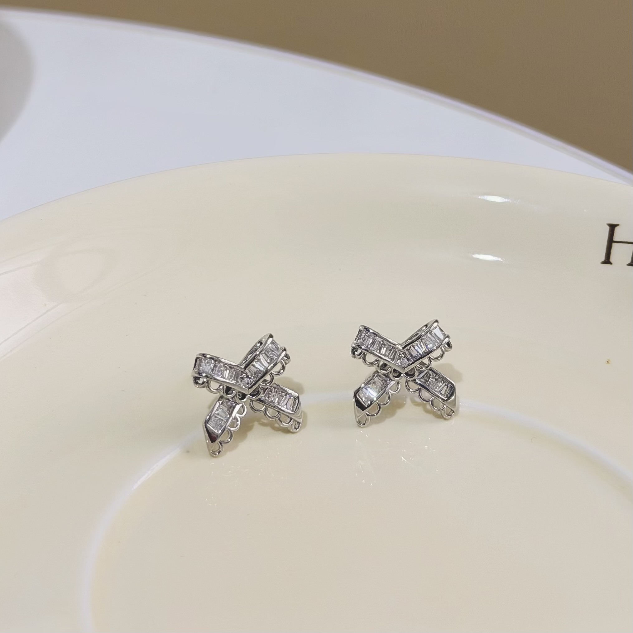 C190鋯石蕾絲蝴蝶結耳針