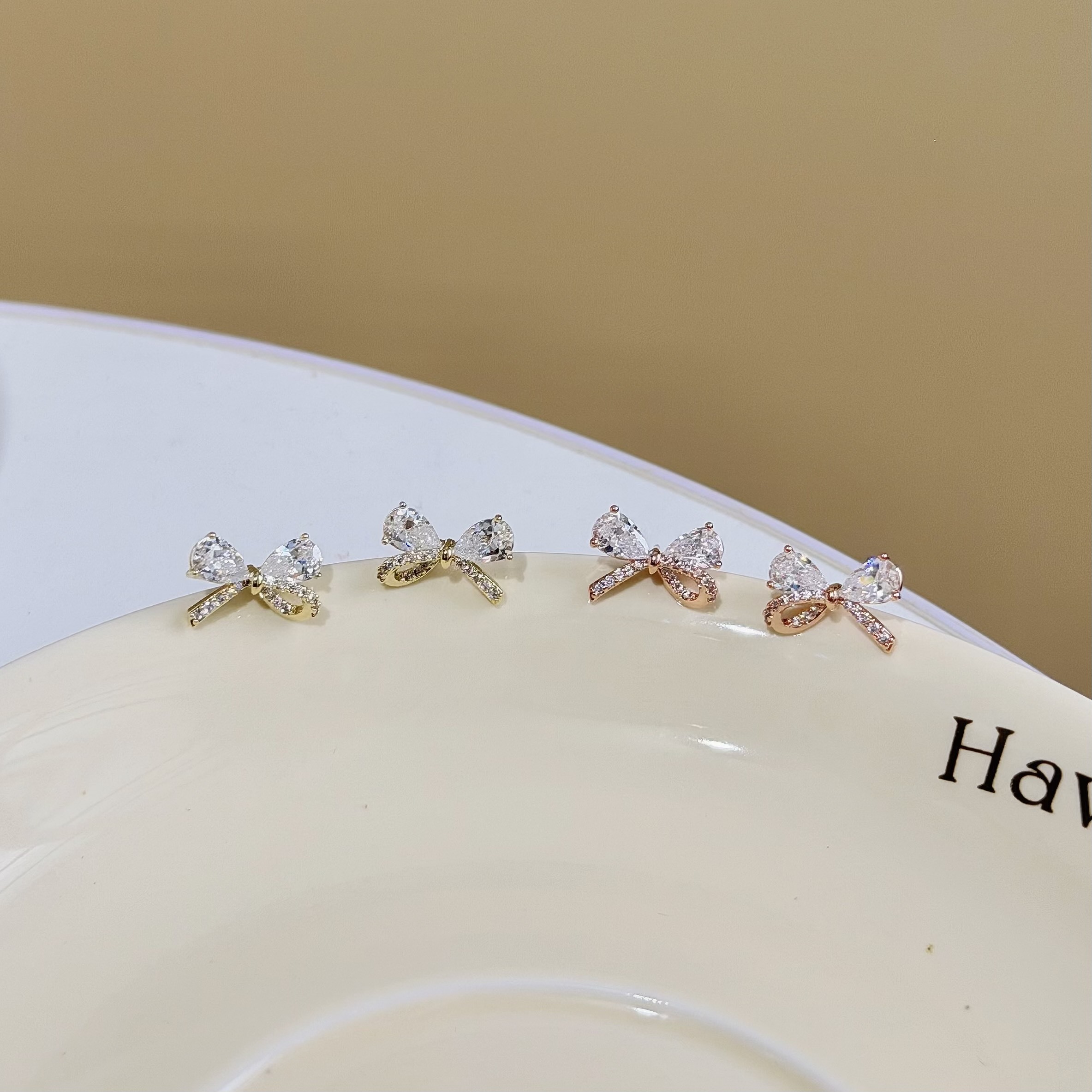 C219排鑽鋯石蝴蝶結耳針