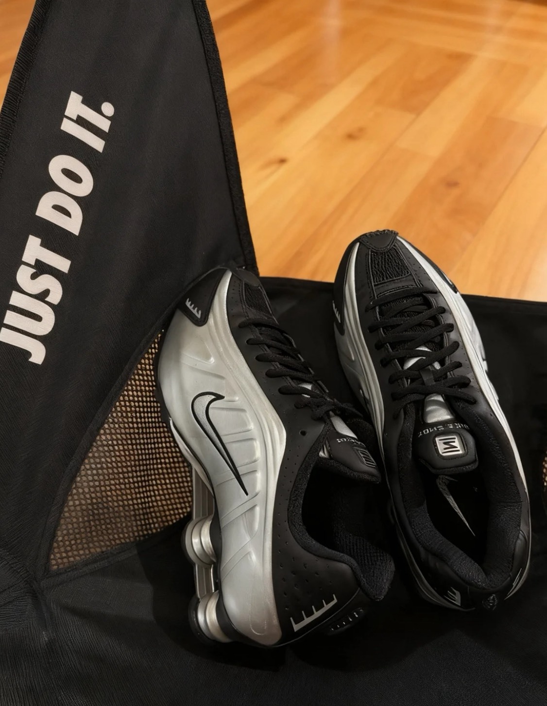 Nike Shox R4 "Metallic Silver / Black" HQ1988-007｜Retro Futuristic Cushioning Running Shoes