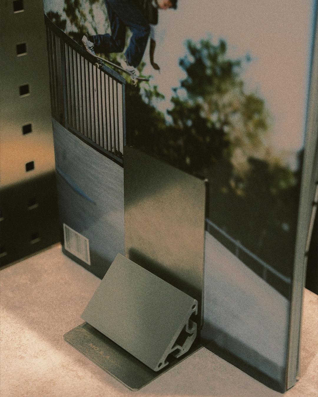 Mo_&_A｜AL-RESEARCH Bookend "ALSUS-T"