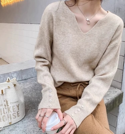 ᴷᴼᴿᴱᴬ 🇰🇷  極簡直條紋小Ｖ領針織上衣 （三色）