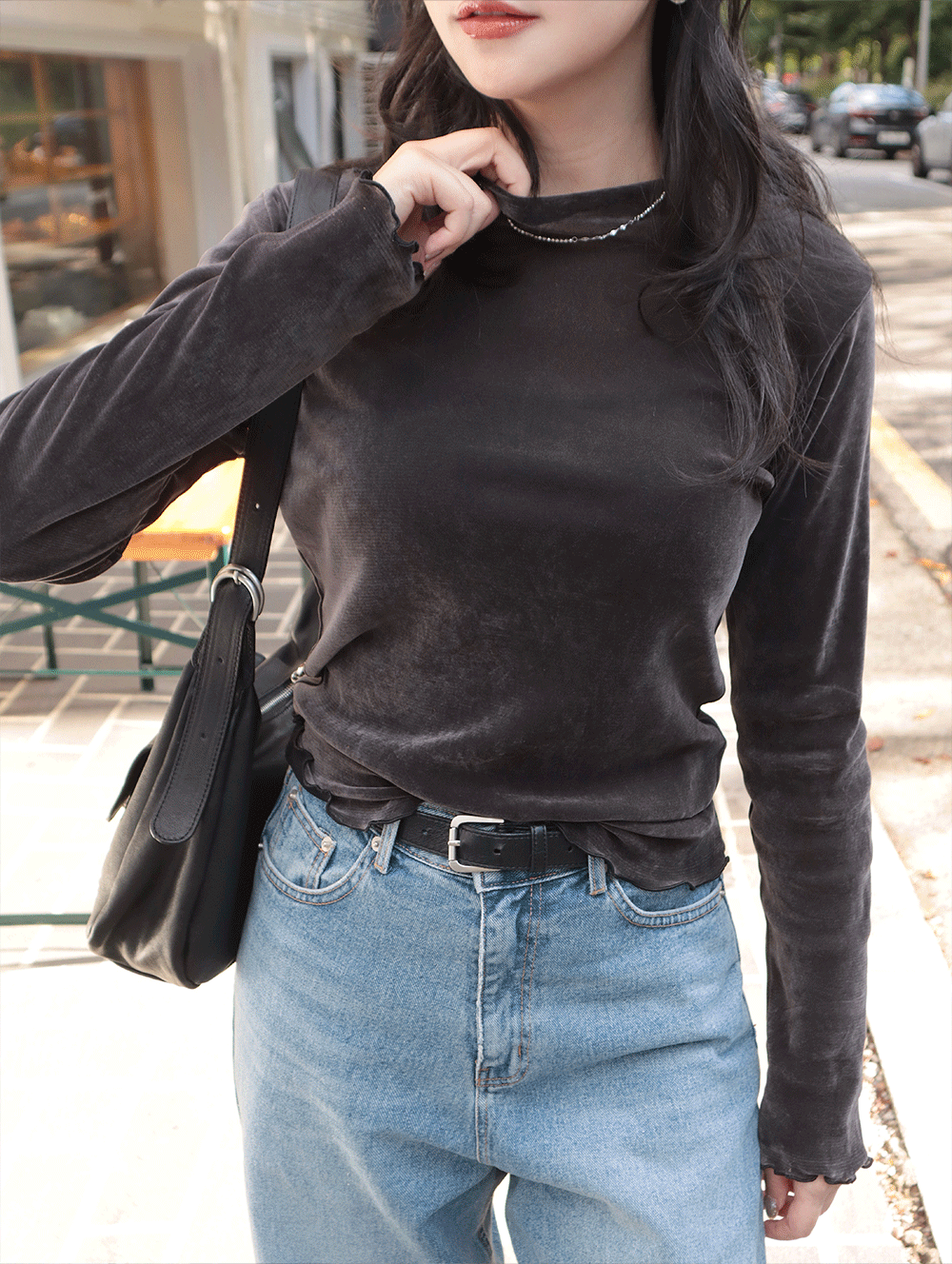 25H102 高級具現化 木耳滾邊細緻霧光絨面小一字領上衣/打底衣