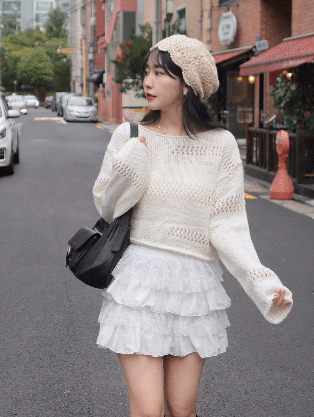 25H104 奶油慕斯不規則鏤空軟呼呼針織毛衣 (短版