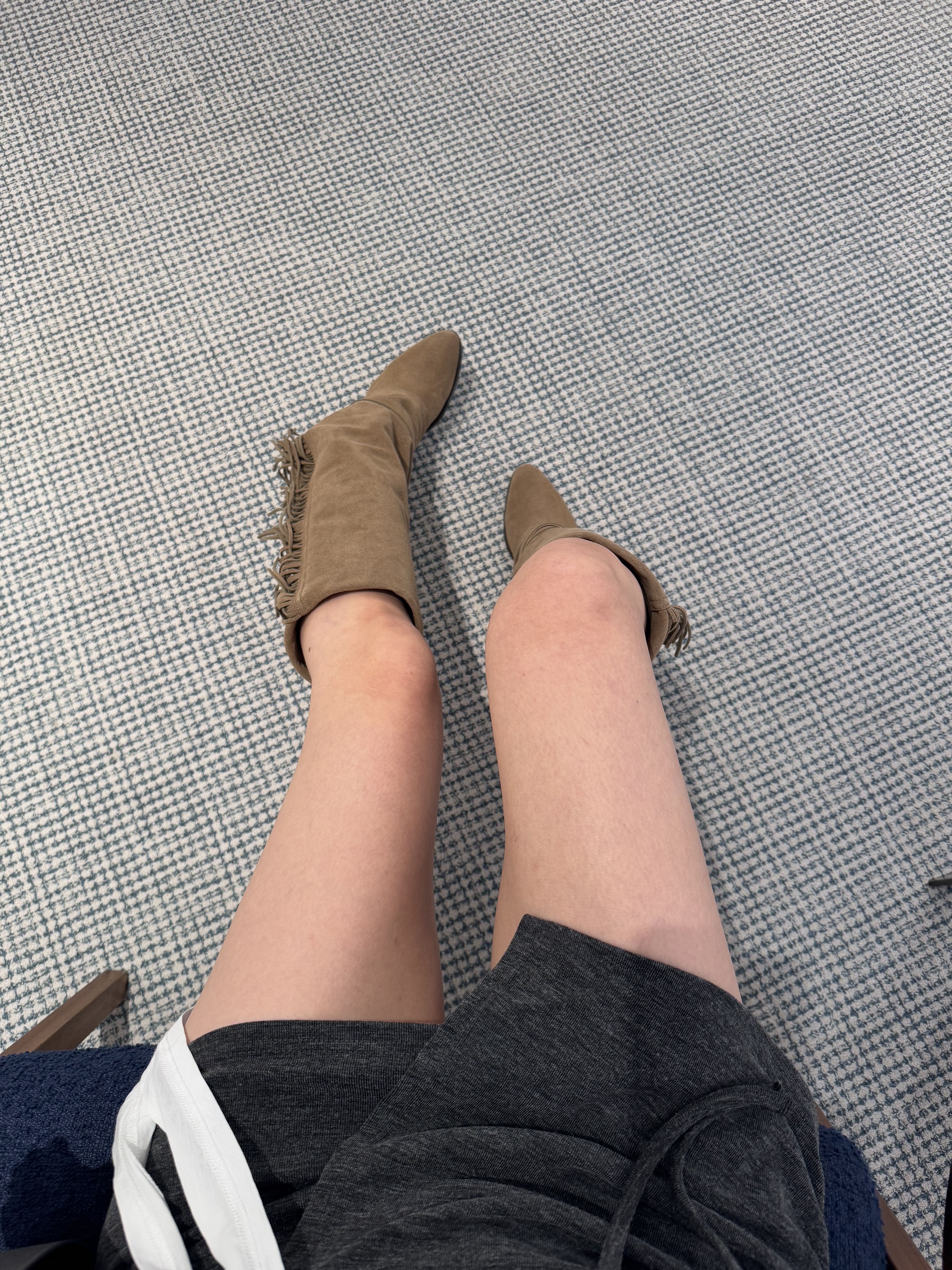 (訂購) 個性小尖頭流蘇猄皮長靴 S1021(杏/黑)