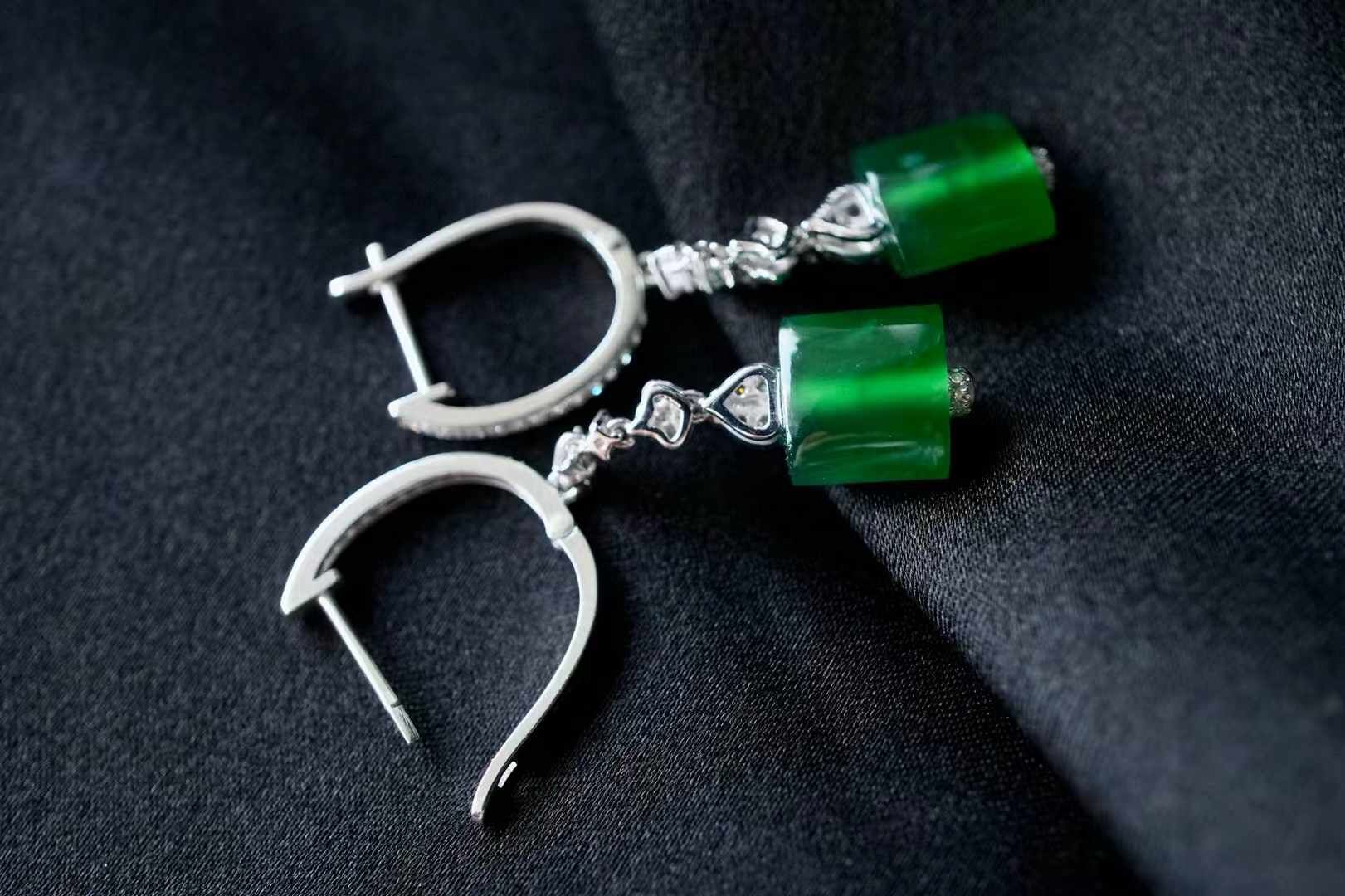 101483 翡翠冰辣陽綠耳墜