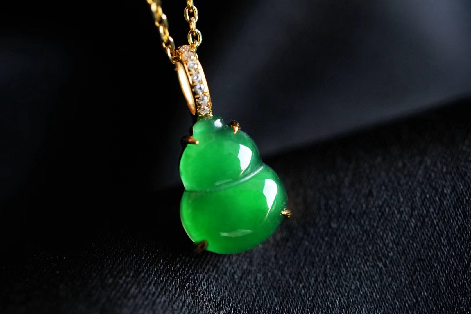 101487 翡翠濃陽綠葫蘆吊墜