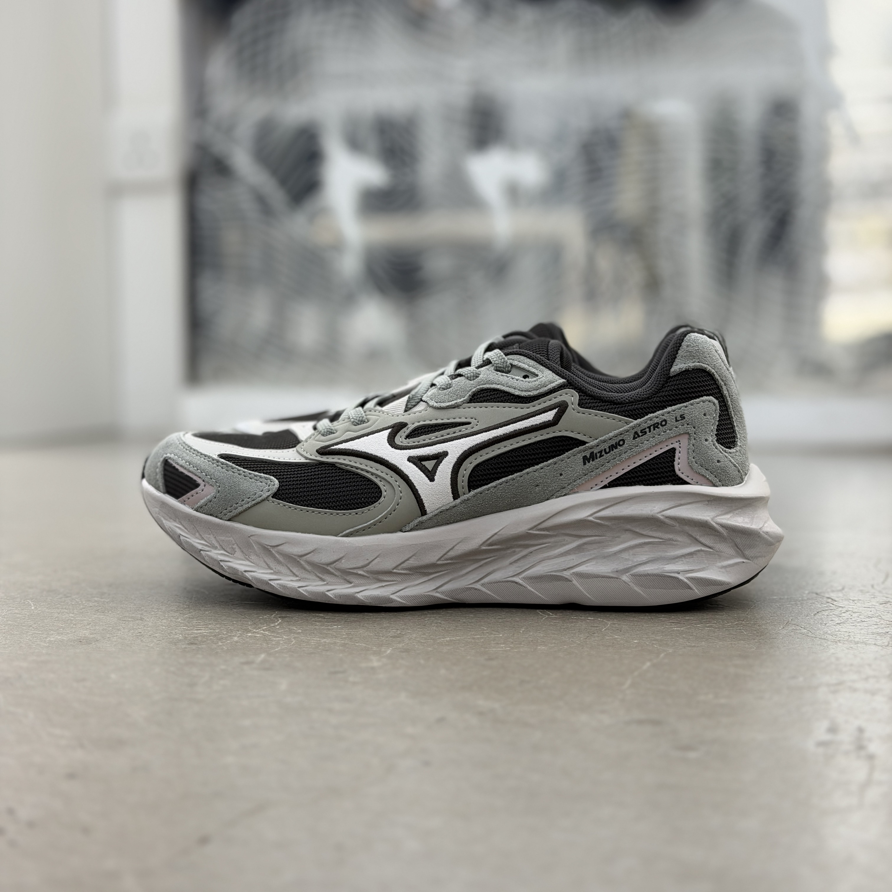 Mizuno Astro LS- Grey Brown | D1GH252103