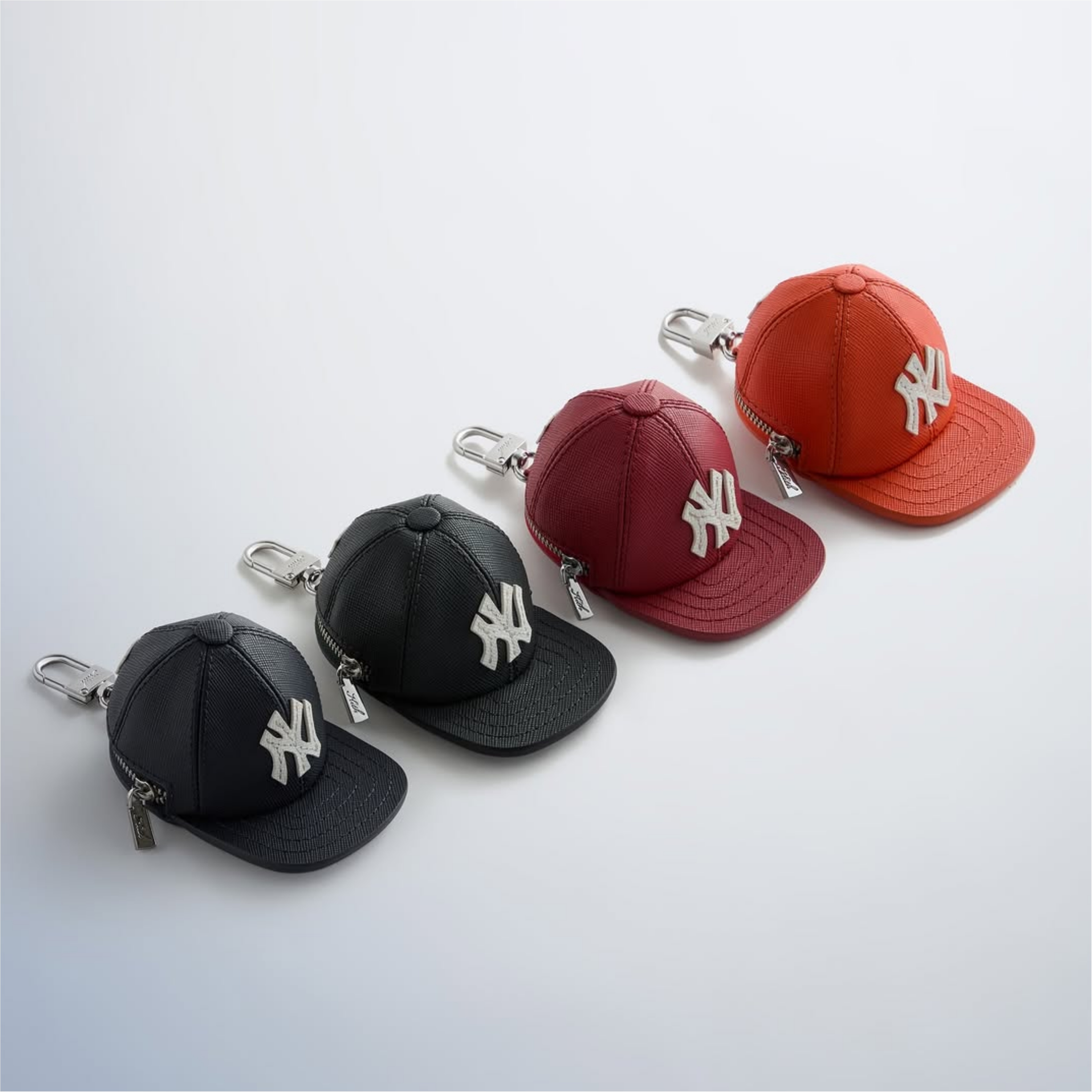 2025AW Kith for the New York Yankees Baseball Cap Leather Pouch 皮革 牛皮 吊飾 耳機 收納 零錢包 限量 現貨 KHLSL0002