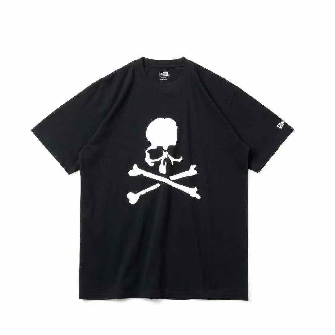 -(B4c04)-MASTERMIND WORLD X NEW ERA T-SHIRT  骷髏 聯名 短T -MW25F-TS214