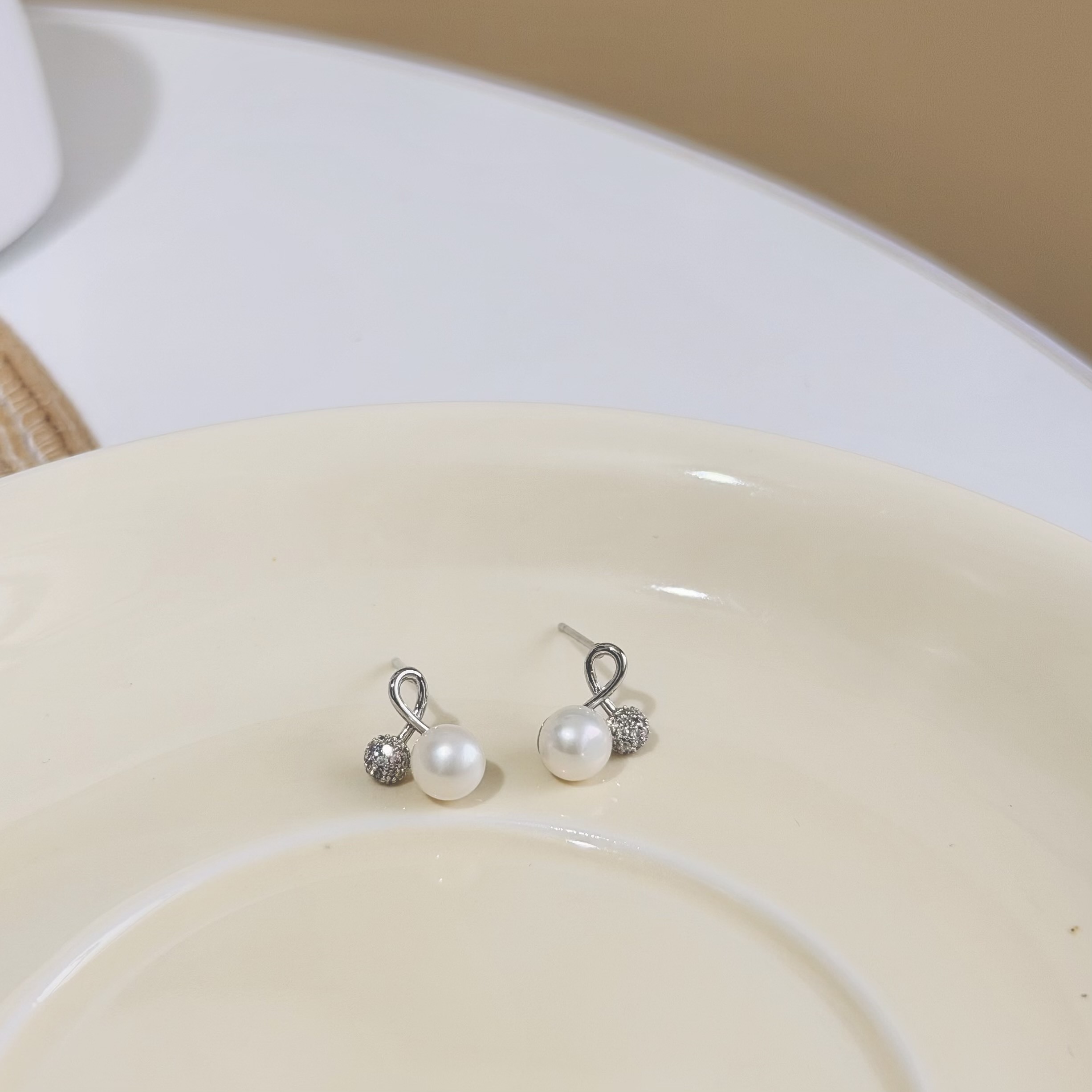 C227鑽球淡水珍珠交叉耳針