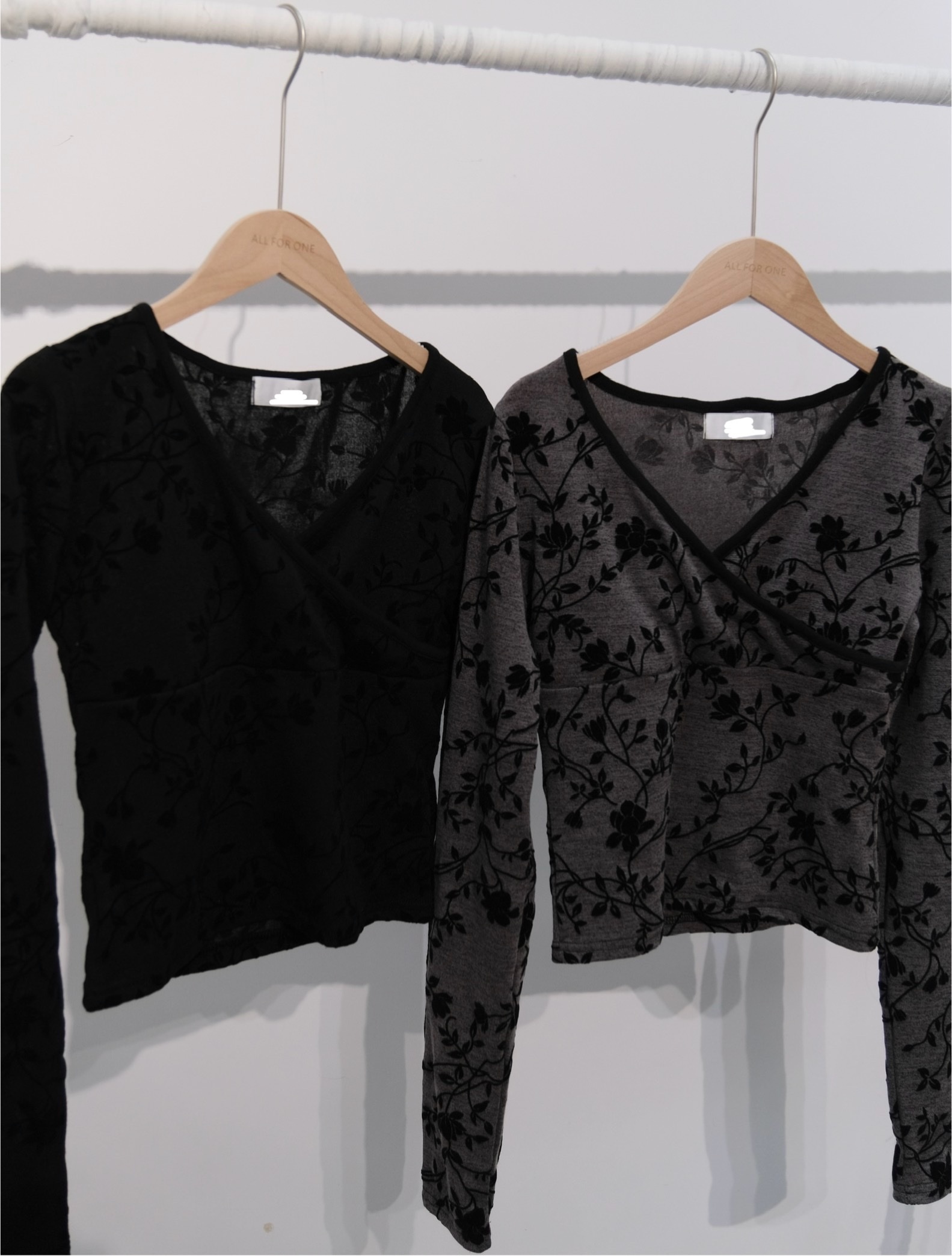 氣質花紋低胸TOP