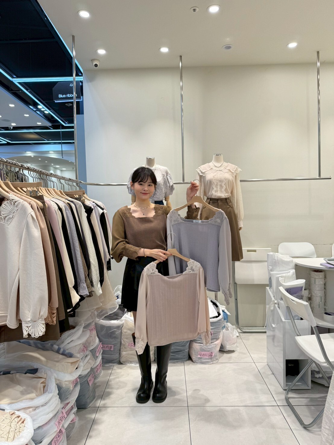 BR5106 肩位拼蕾絲方領公主袖上衣