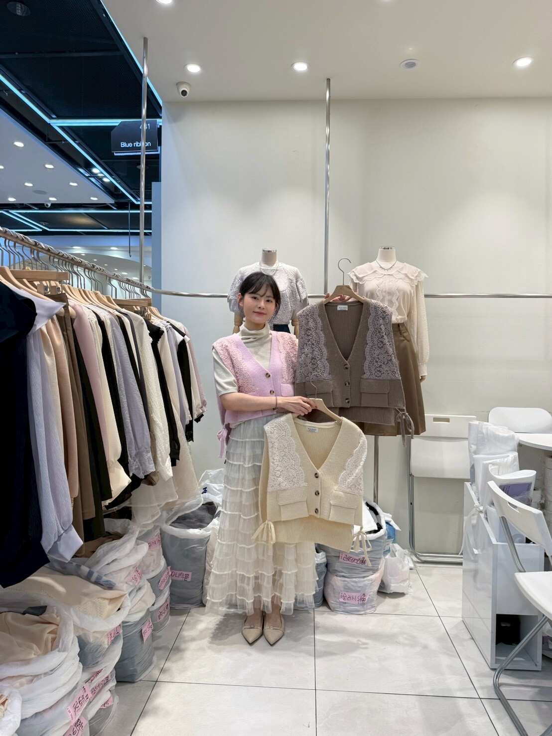 BR5103 針織V領側綁帶蕾絲背心馬甲