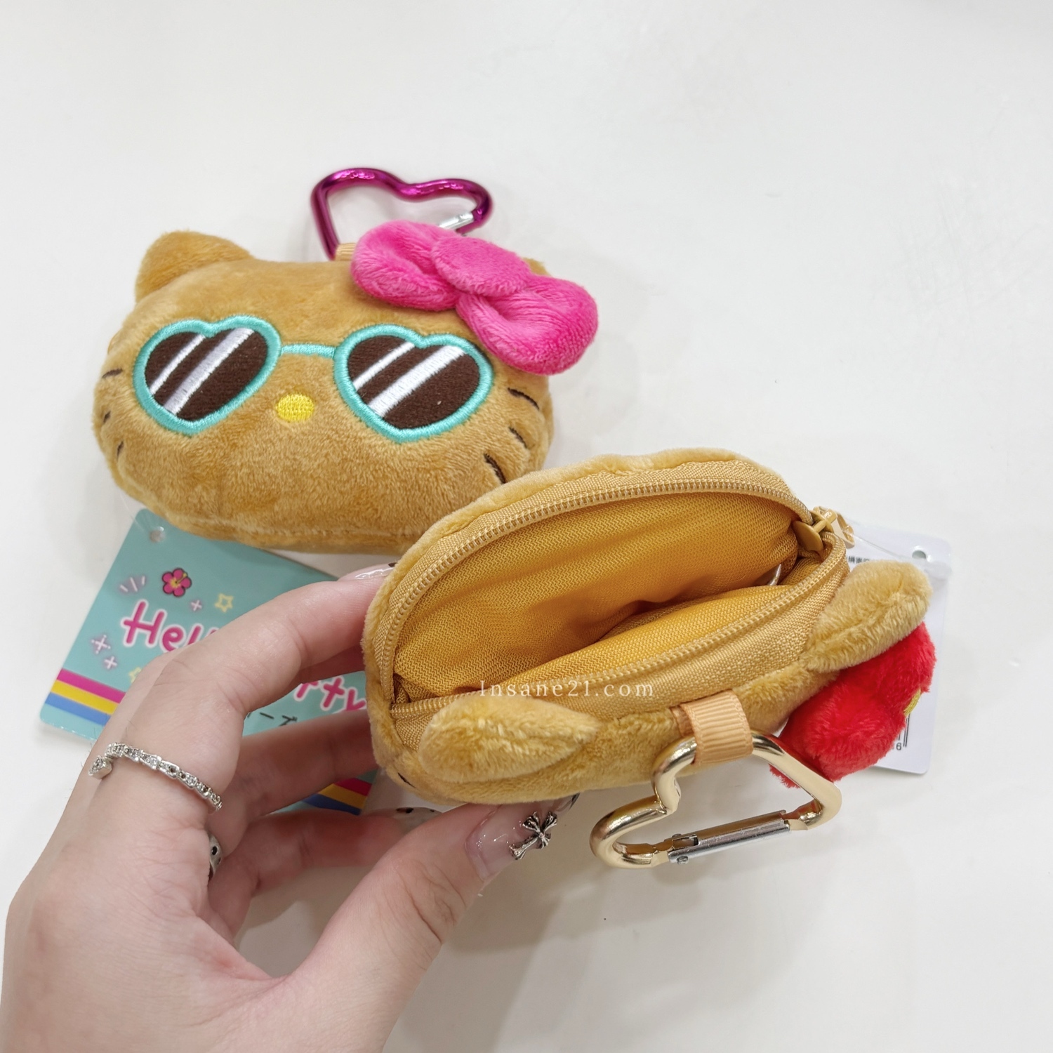 SANRIO 三麗鷗 HELLO KITTY 曬黑墨鏡零錢包 愛心扣吊飾