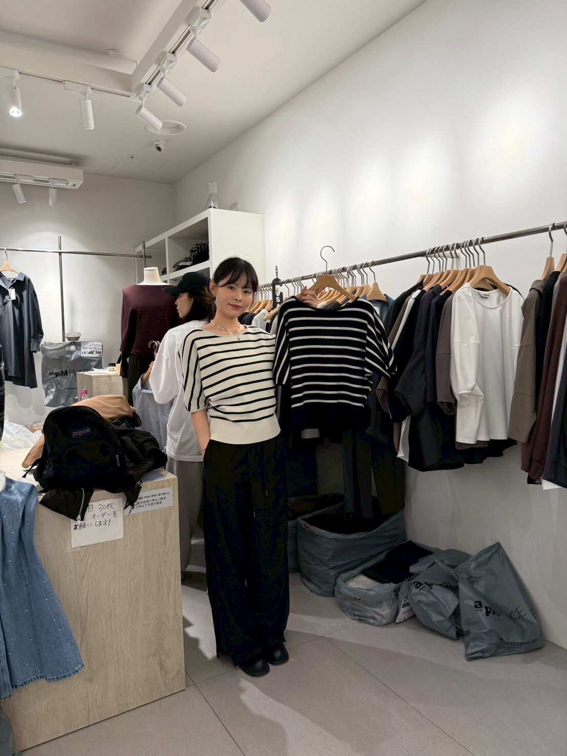 LA5107 捲捲邊間條中袖上衣