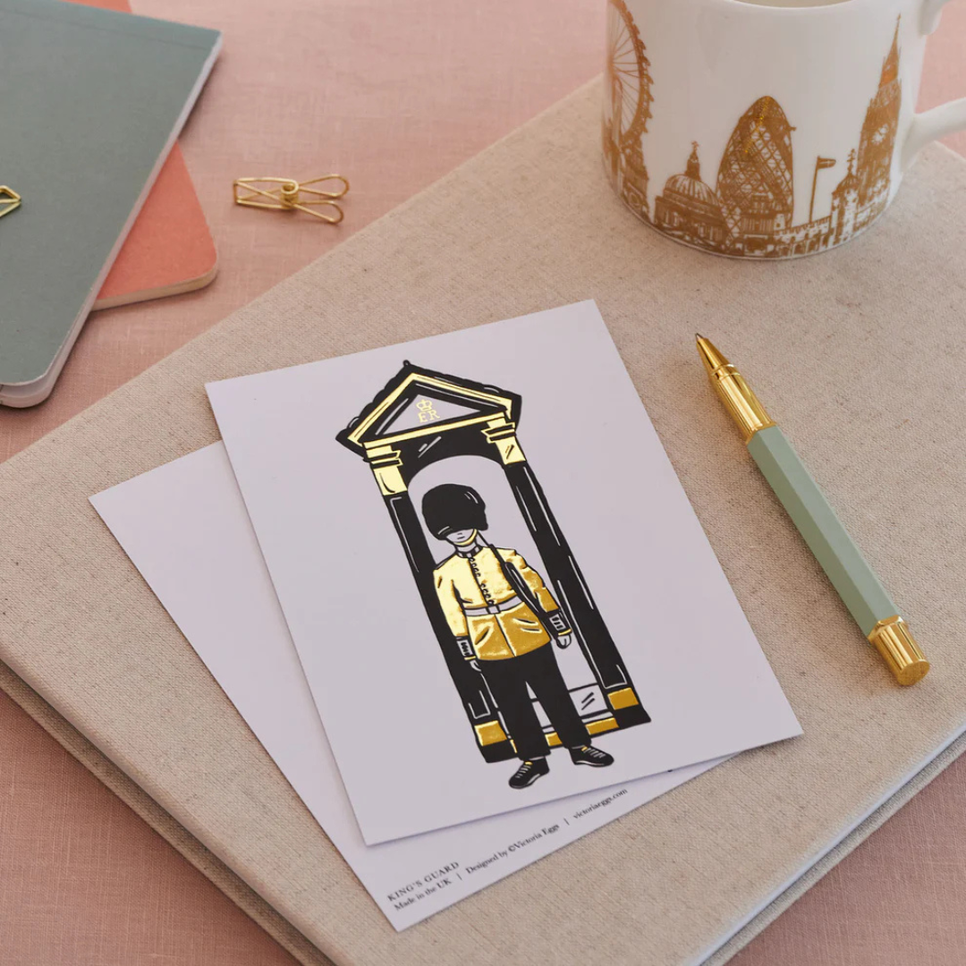 1VE1026-028 VICTORIA EGGS King's Guard Postcard #PC08 (D-EU-E)