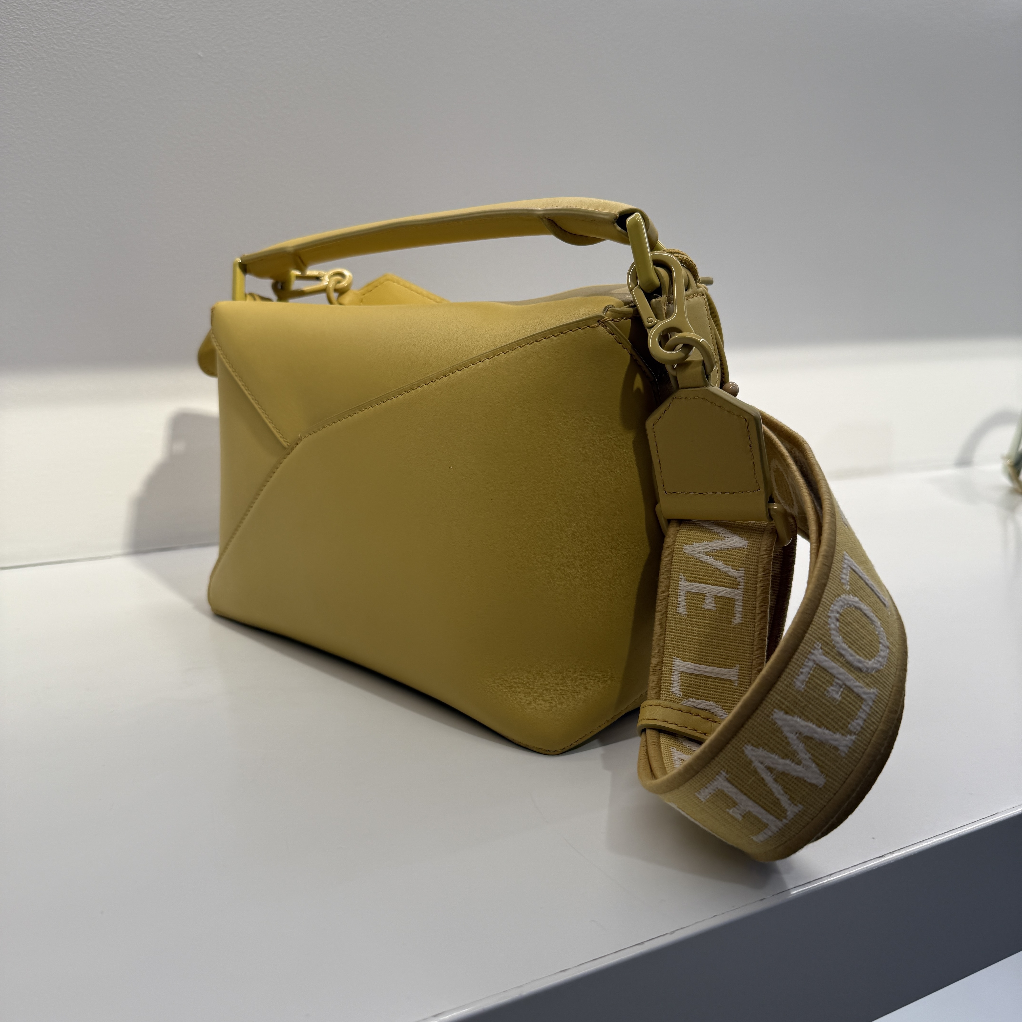 Loewe Puzzel Edge Monoc small bag Pale Yellow