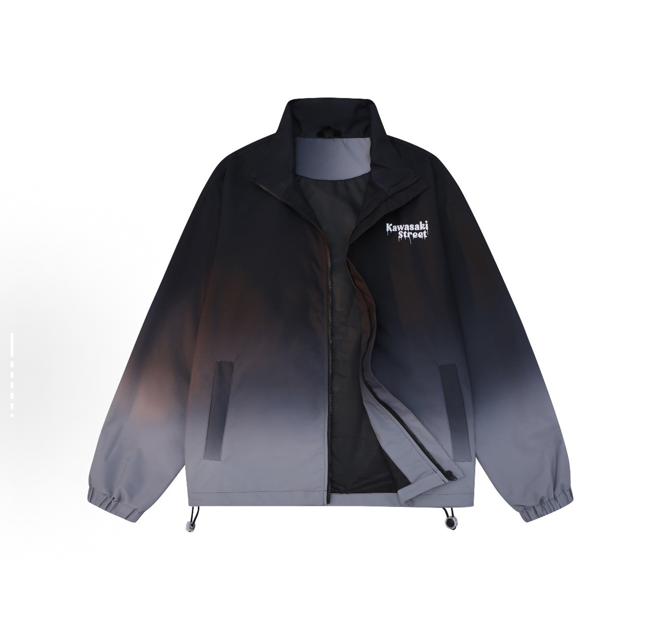 Nike風衣外套 - Kawasaki 漸變液體字母 LOGO 立領夾克 Nike風衣外套推薦 - Kawasaki 漸變液體字母 LOGO 立領夾克 真品細節與穿搭展示