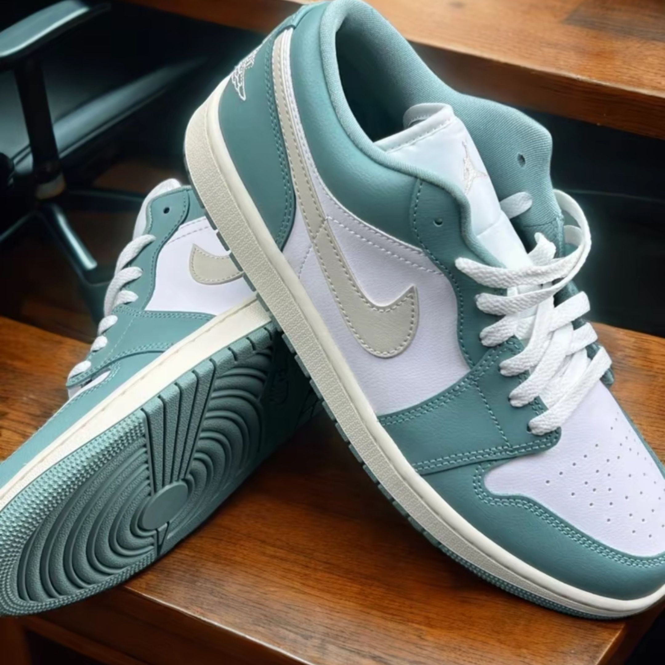 NICEDAY 代購 Nike Air Jordan 1 湖水綠 蒂芬尼綠 水綠 藍綠 米白勾 綠 藍 DC0774-138