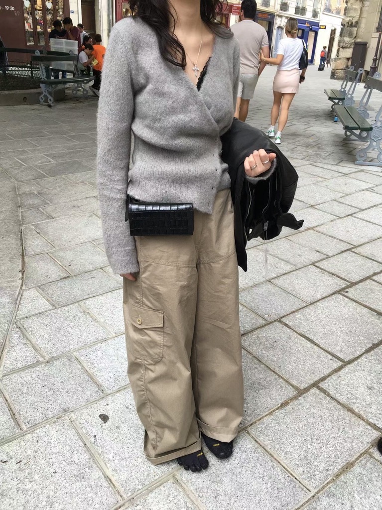 E23 羊駝毛側扣針織 (灰)