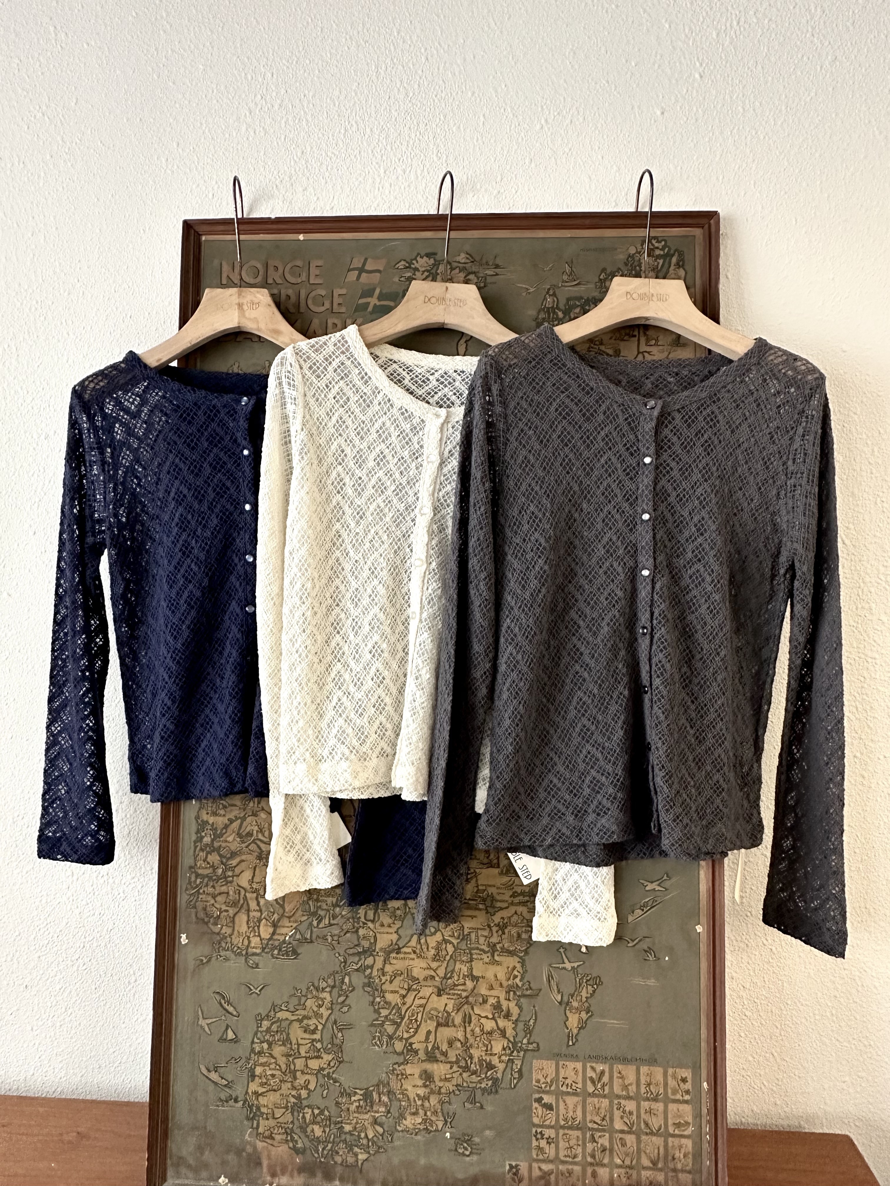 精緻感縷空格紋開胸上衣 - JK53863