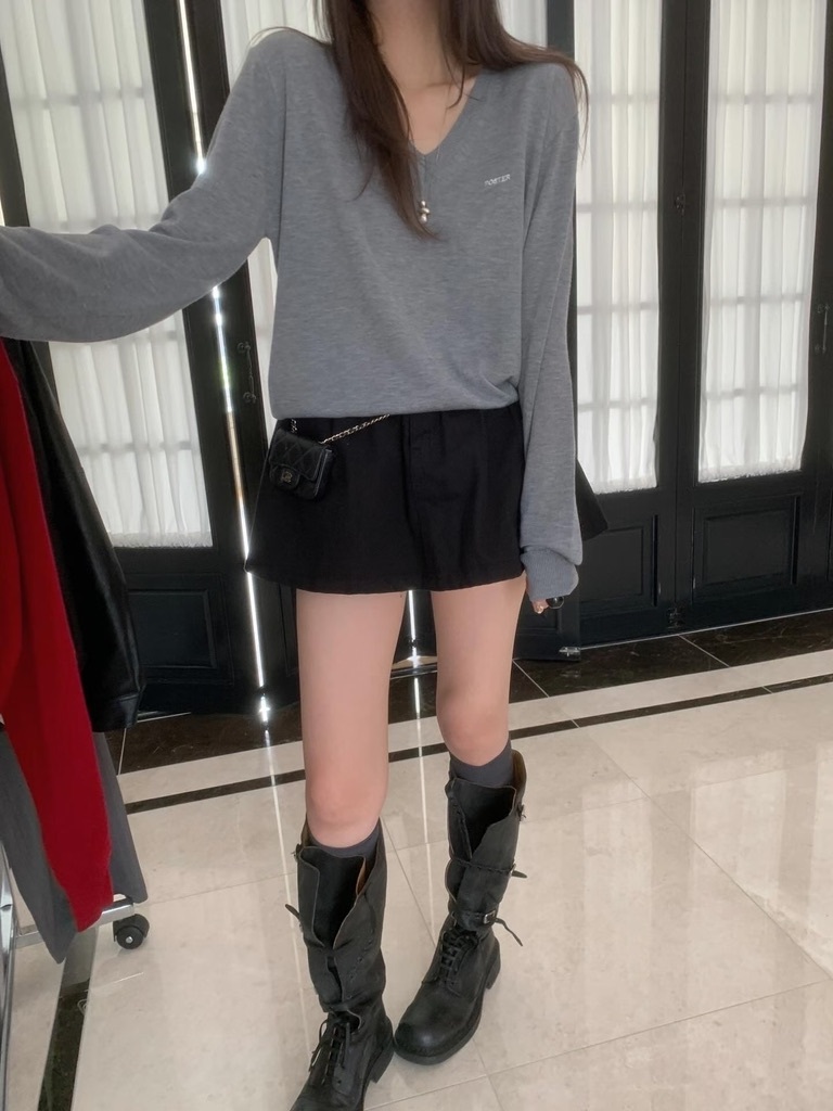 T22 Ｖ領針織衫 (灰現貨)