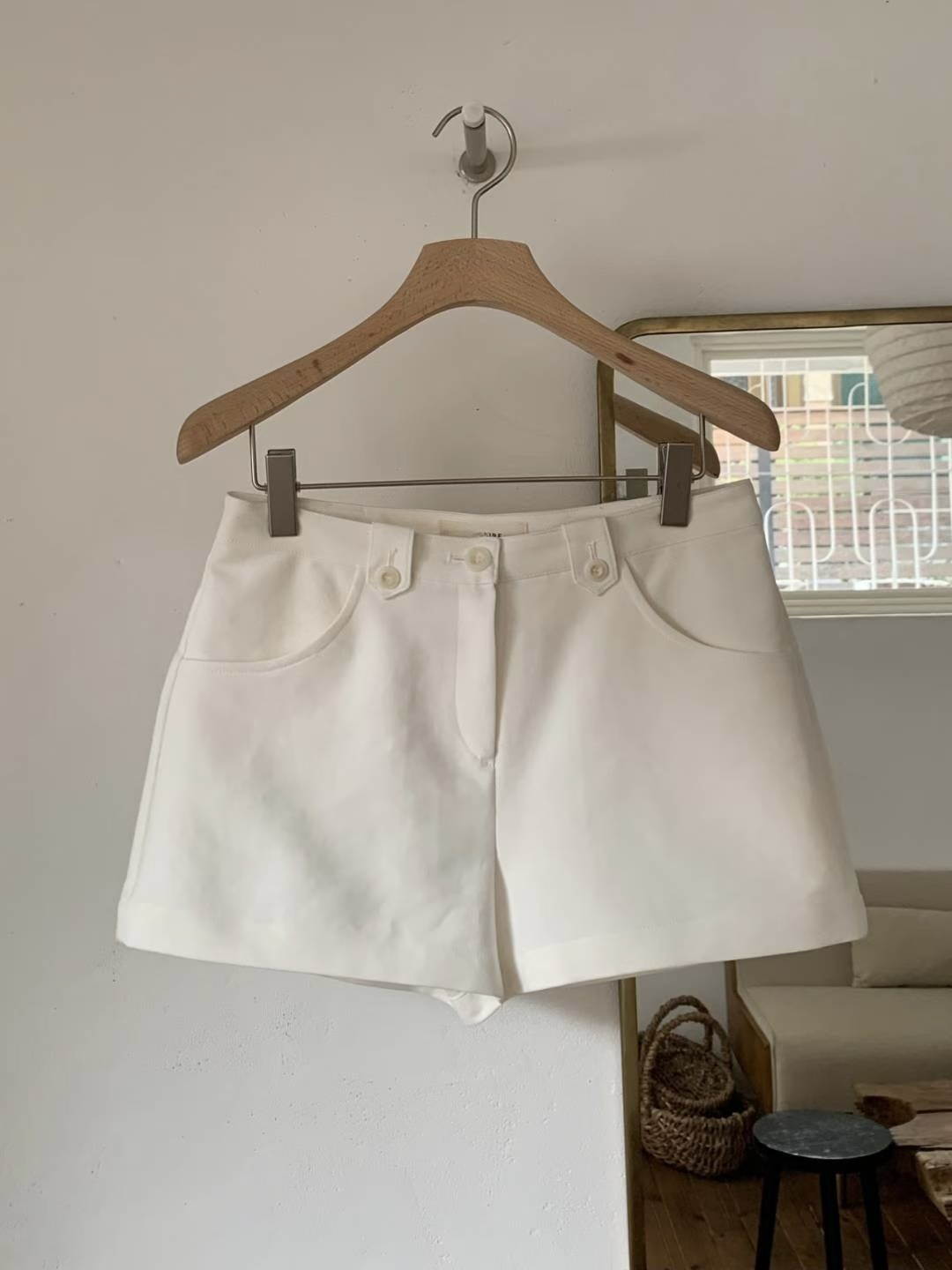 T29 低腰短褲 (白S)