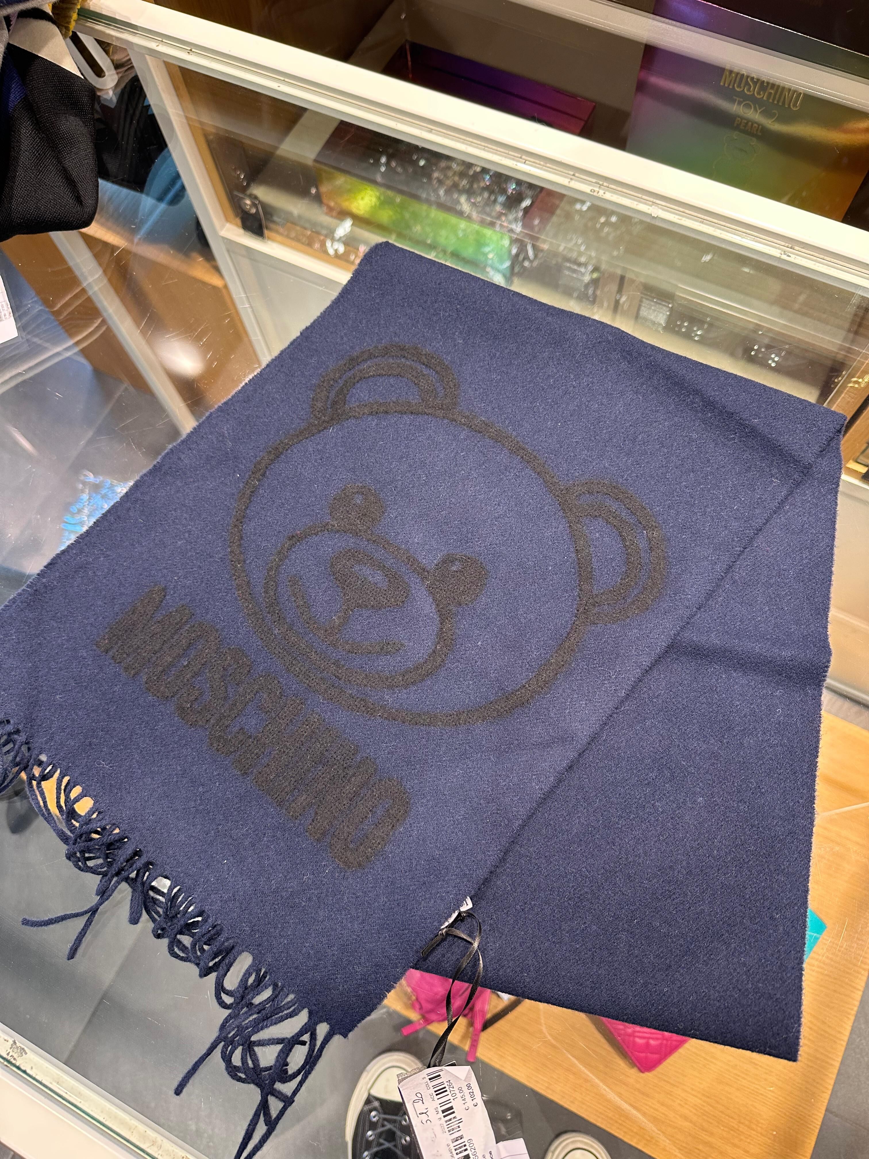 【直播】Moschino LL1025130 大頭熊仔頸巾 (50196 M5646)