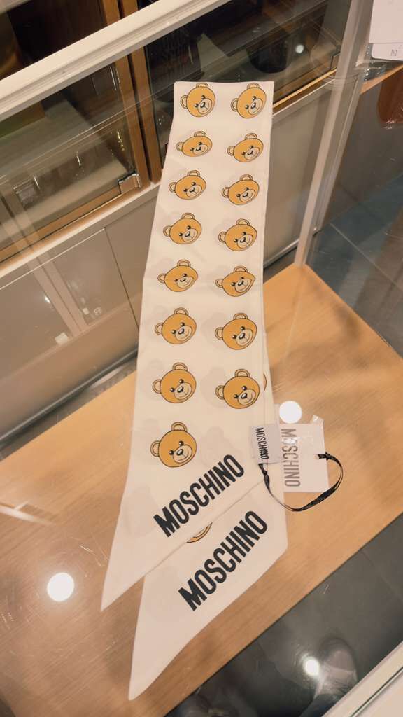 【直播】Moschino LL1025137 小熊絲巾 (E3242 M5708 002)