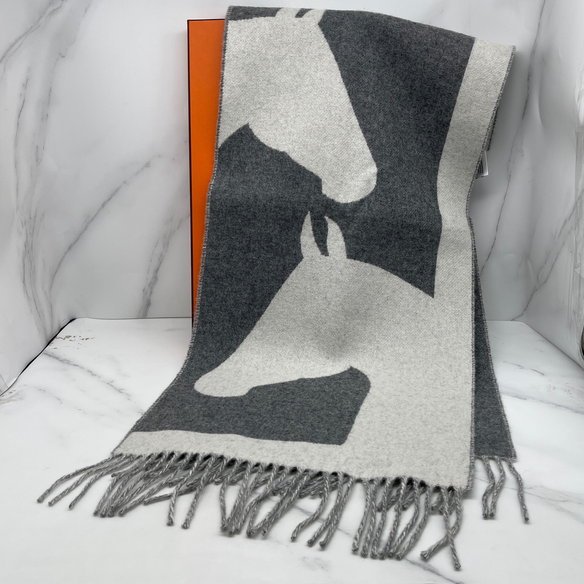Hermes Casaque Love Story Scarf（Gris Clair / Ivoire）