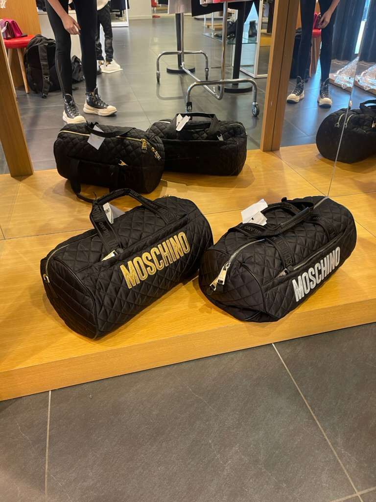【直播】Moschino LL1025122 波士頓包(2322 B900 1820)