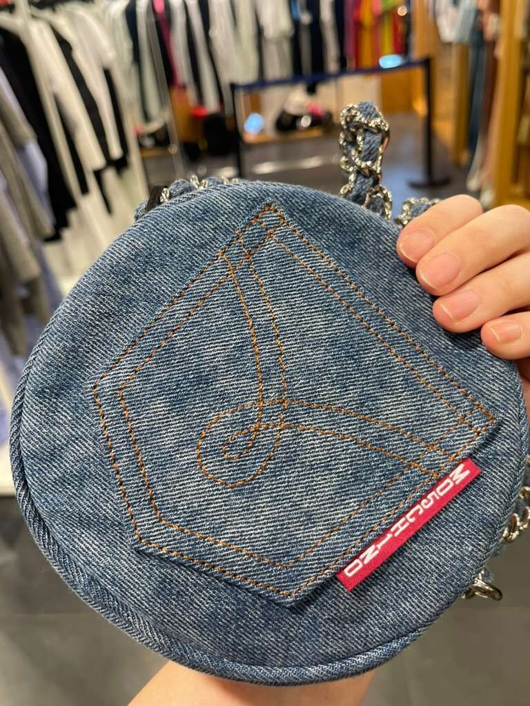 【直播】Moschino LL1025309 斜咩包 (241K1A310232981282)