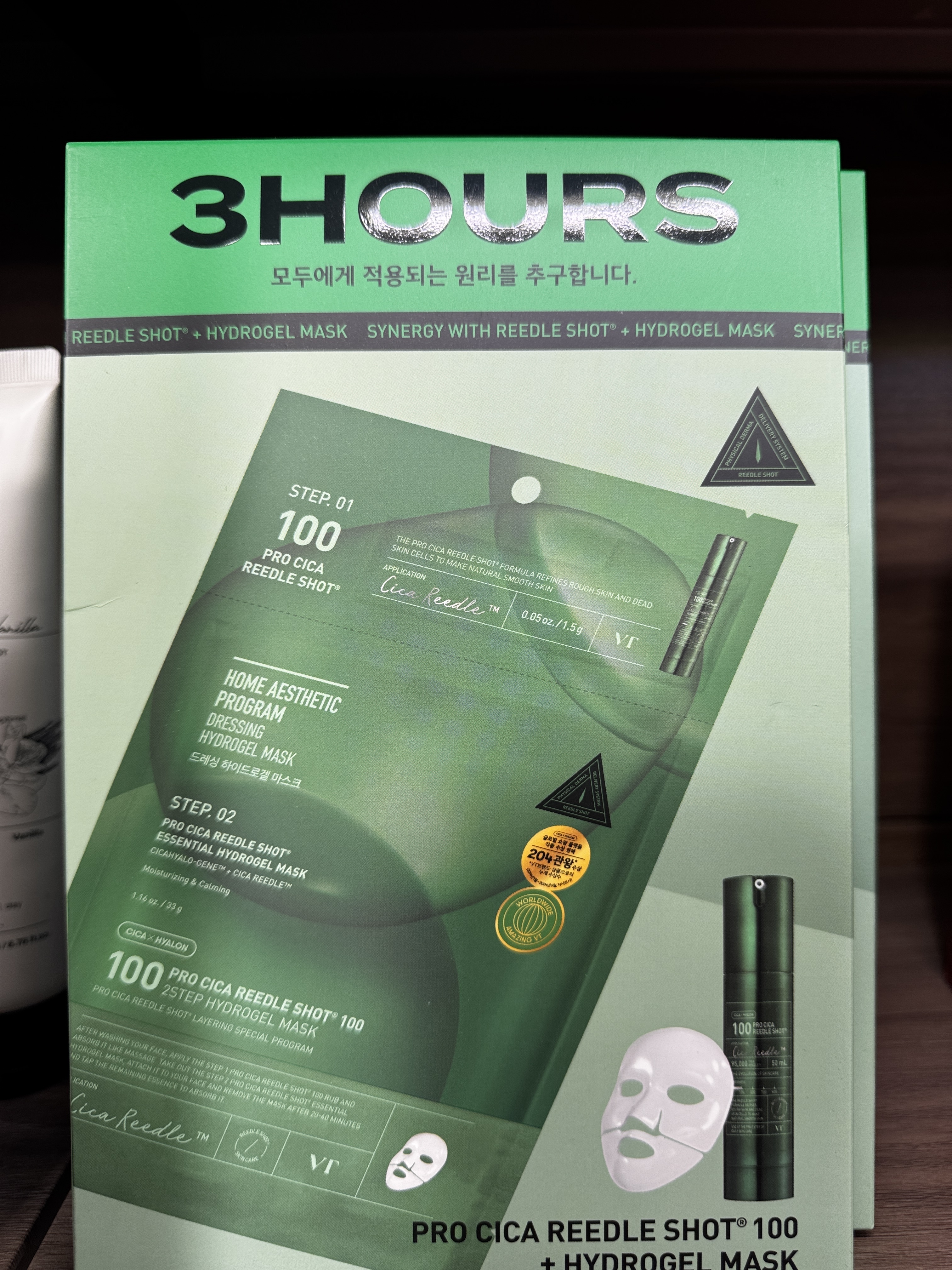 VT  微針精華「COLLAGEN REEDLE SHOT 100 + HYDROGEL MASK」【水凝膠會在敷用3-4 小時後變透明✔️成分更深層地傳遞至肌膚✔️適合過夜使用✔️】