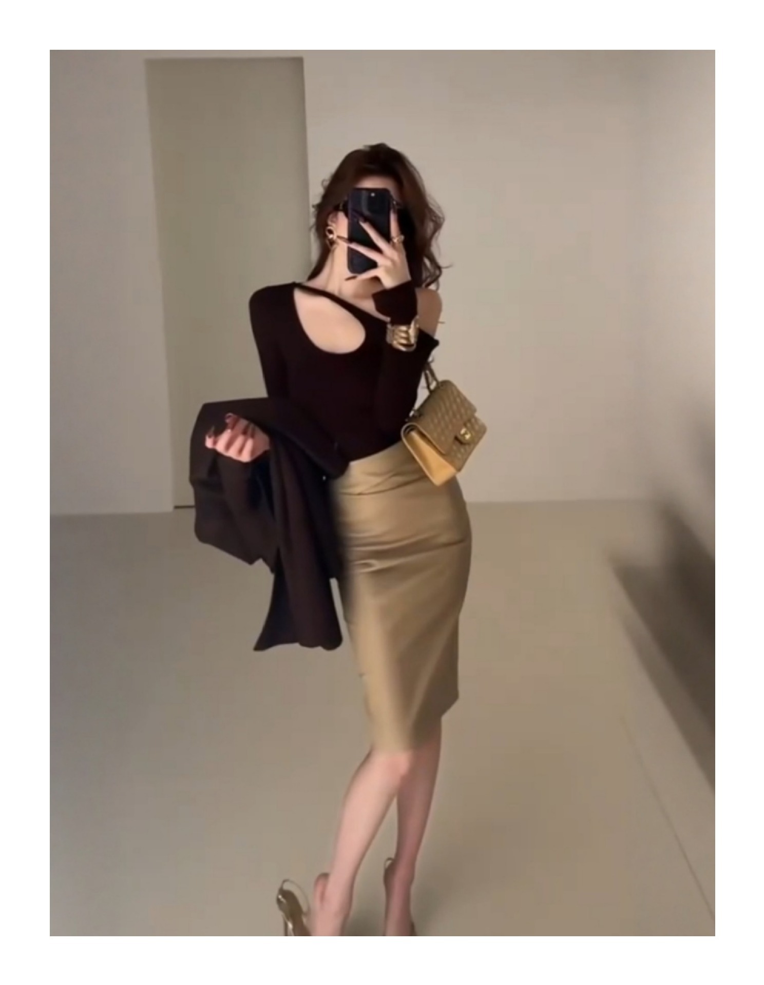 露肩彈性上衣+鉛筆裙(2件組)