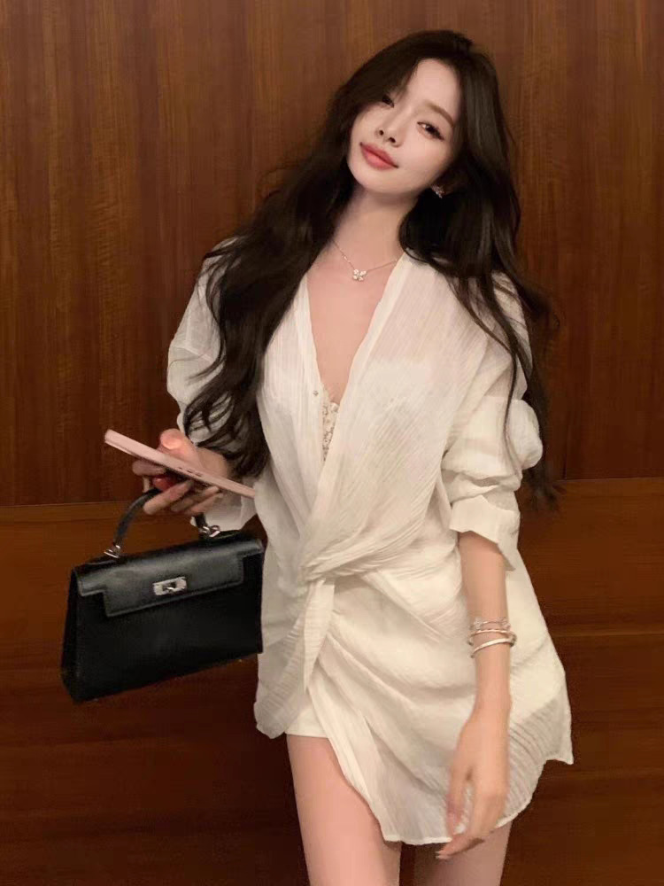 慵懶性感 V領扭轉長版襯衫