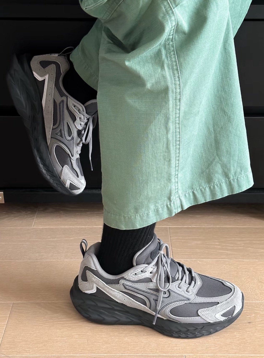 Mizuno LS ASTRO Reflective Retro Running Shoes "Thin Stripe Grey" D1GH252102