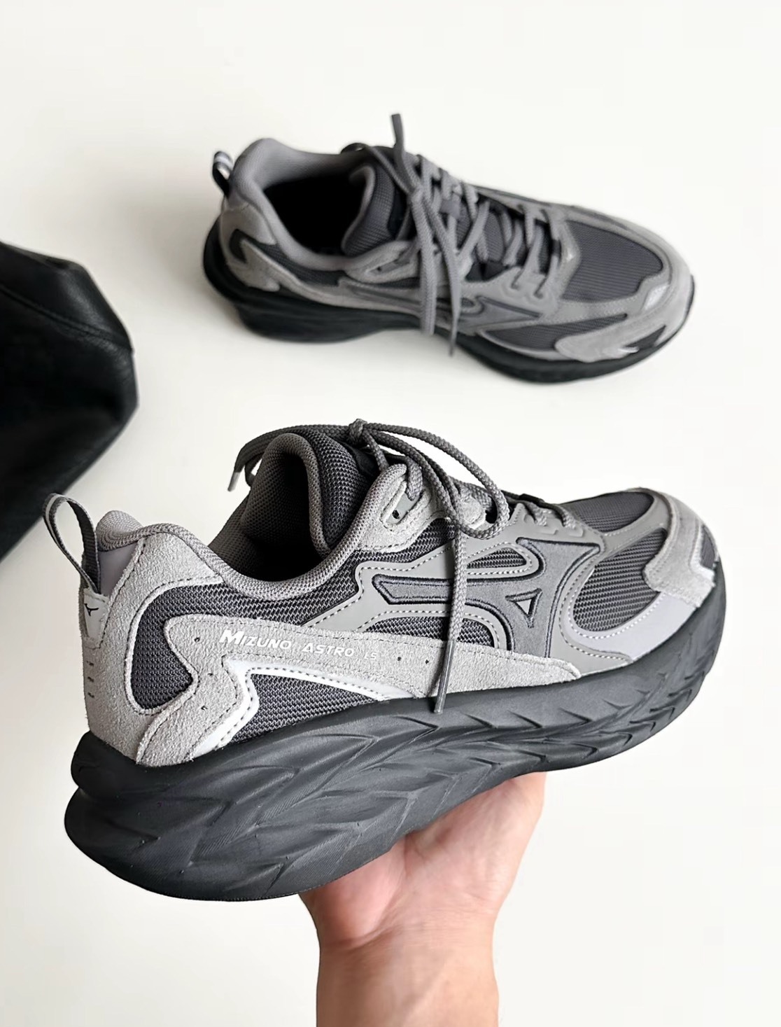 Mizuno LS ASTRO Reflective Retro Running Shoes "Thin Stripe Grey" D1GH252102