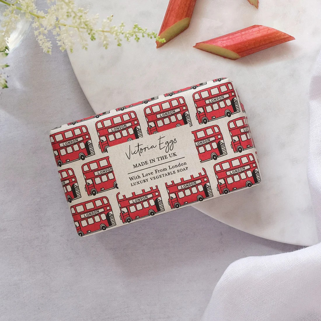 1VE1026-079 VICTORIA EGGS London Bus Luxury Soap - Rhubarb & Custard #SOAP02 (D-EU-E)