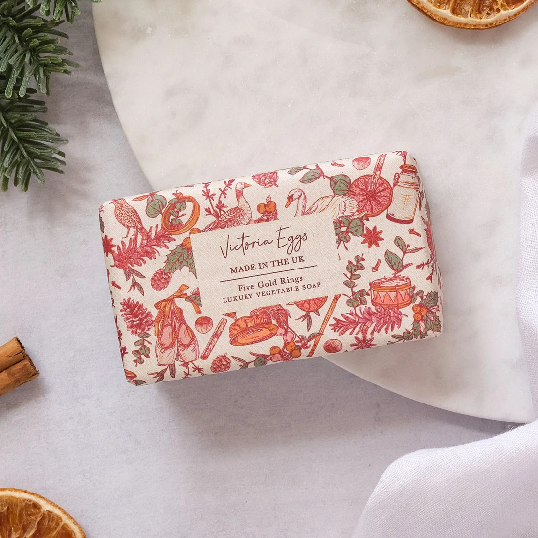 1VE1026-116 VICTORIA EGGS Five Gold Rings Luxury Christmas Soap #SOAP04 (D-EU-E)