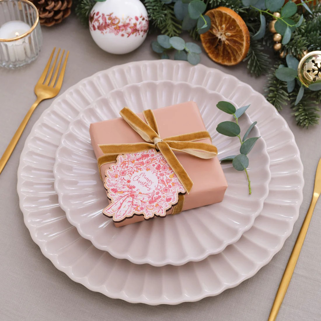 1VE1026-126 VICTORIA EGGS Christmas Wreath Wooden Decoration #DEC06 (D-EU-E)