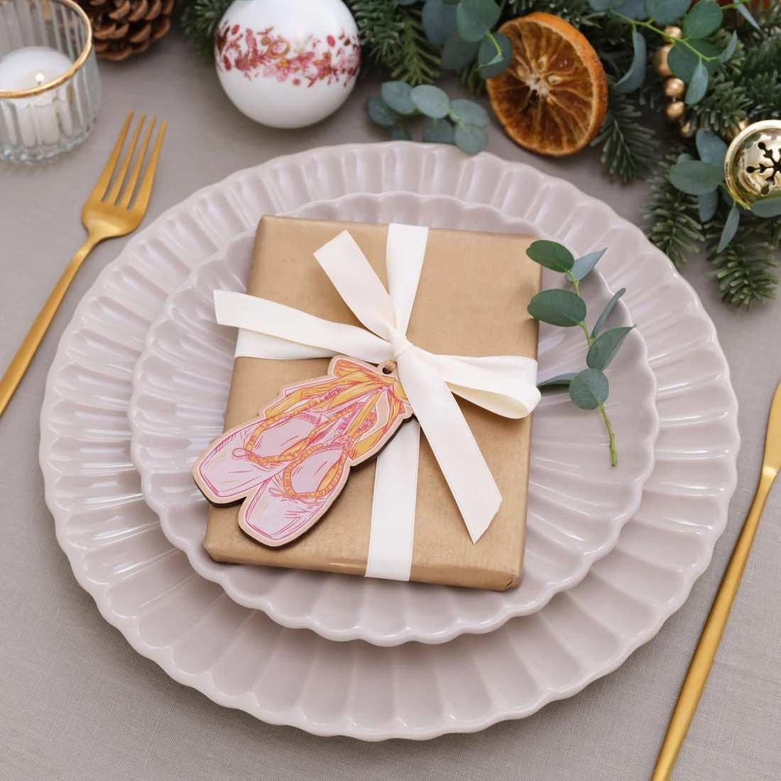 1VE1026-127 VICTORIA EGGS Ballet Slippers Wooden Decoration #DEC07 (D-EU-E)