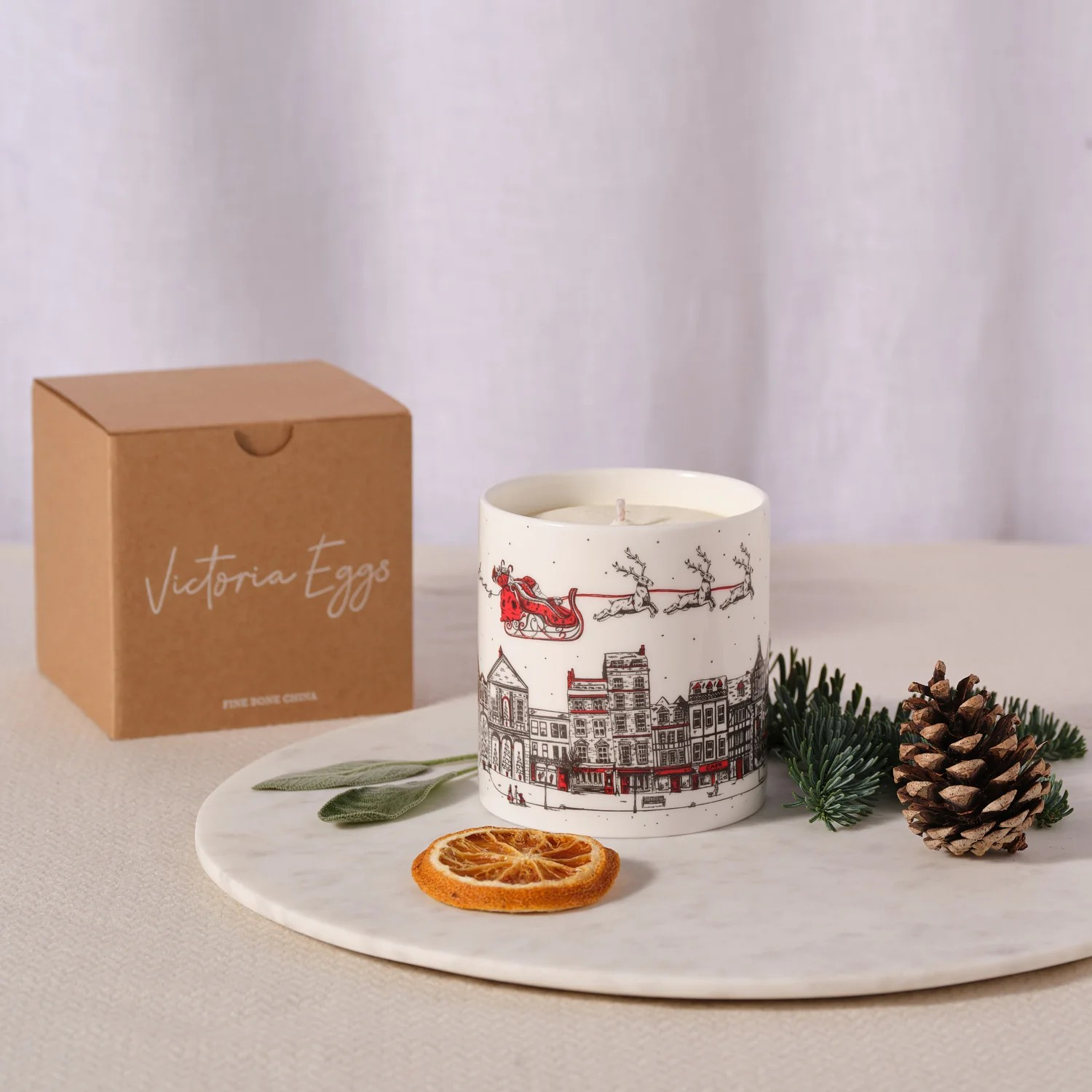 1VE1026-130 VICTORIA EGGS Santa's Sleigh Winter Forest Luxury Christmas Candle #CAND01 (D-EU-E)