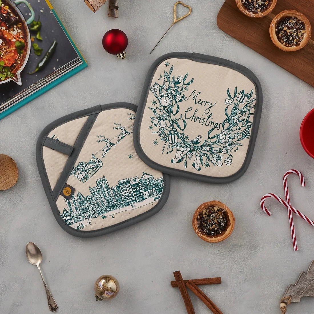 1VE1026-143 VICTORIA EGGS Night Before Christmas Pot Grab / Pot Holder #PG05 (D-EU-E)